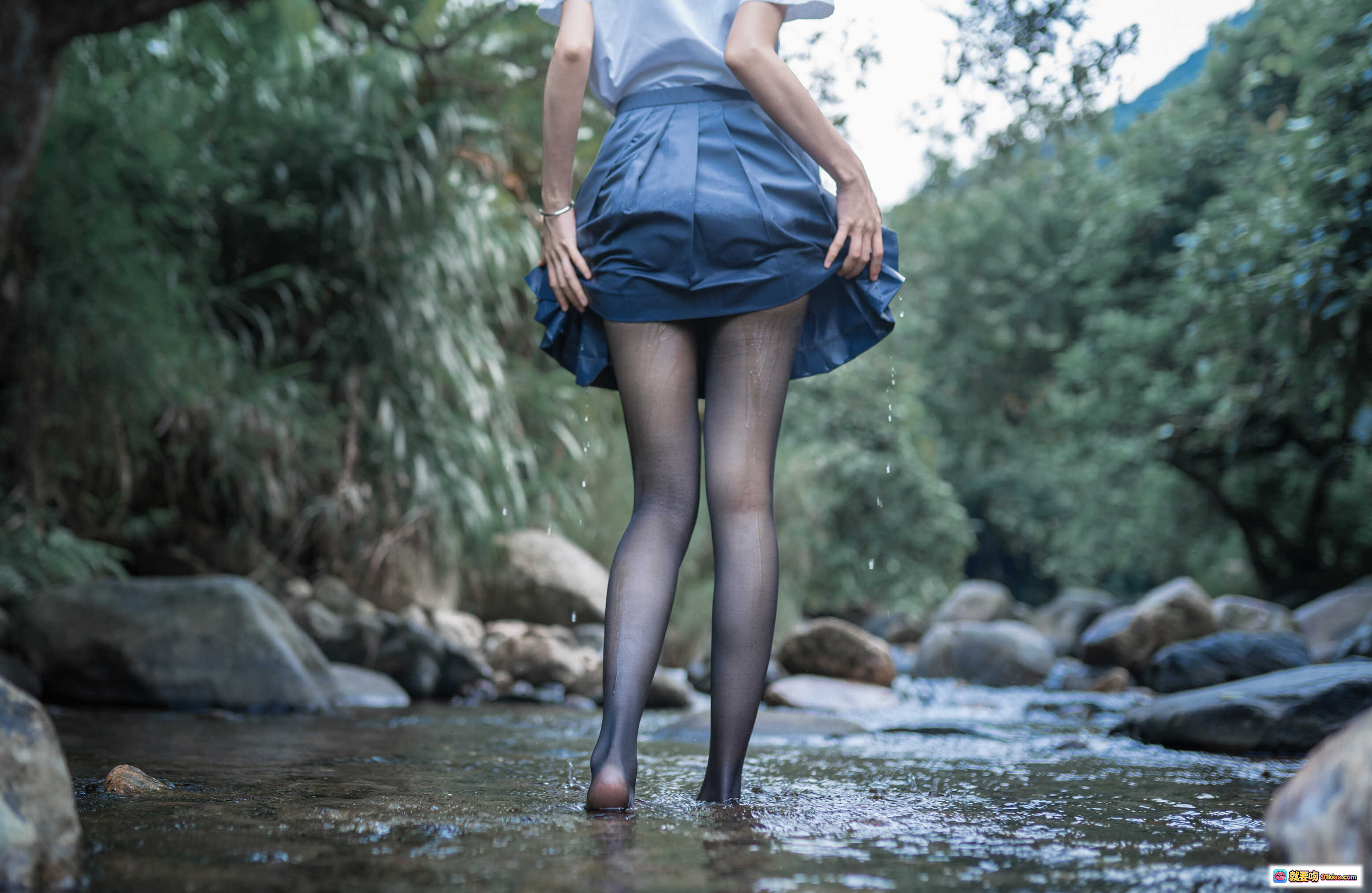 图片[3] - 木绵绵OwO NO.027 水色溪边制服写真 51P高清美腿丝袜湿身自然溪流场景少女摄影 - 就要吻