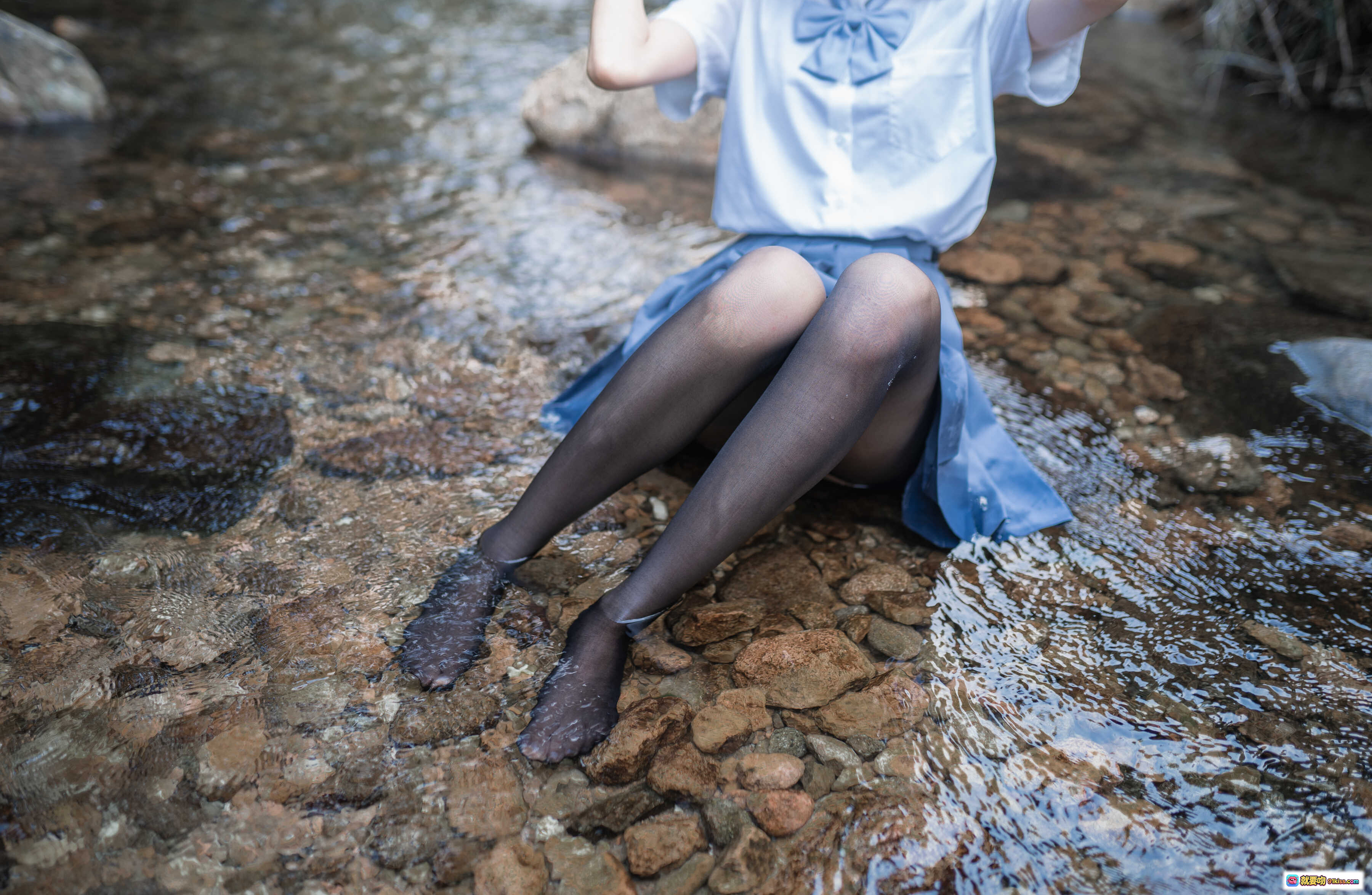图片[4] - 木绵绵OwO NO.027 水色溪边制服写真 51P高清美腿丝袜湿身自然溪流场景少女摄影 - 就要吻