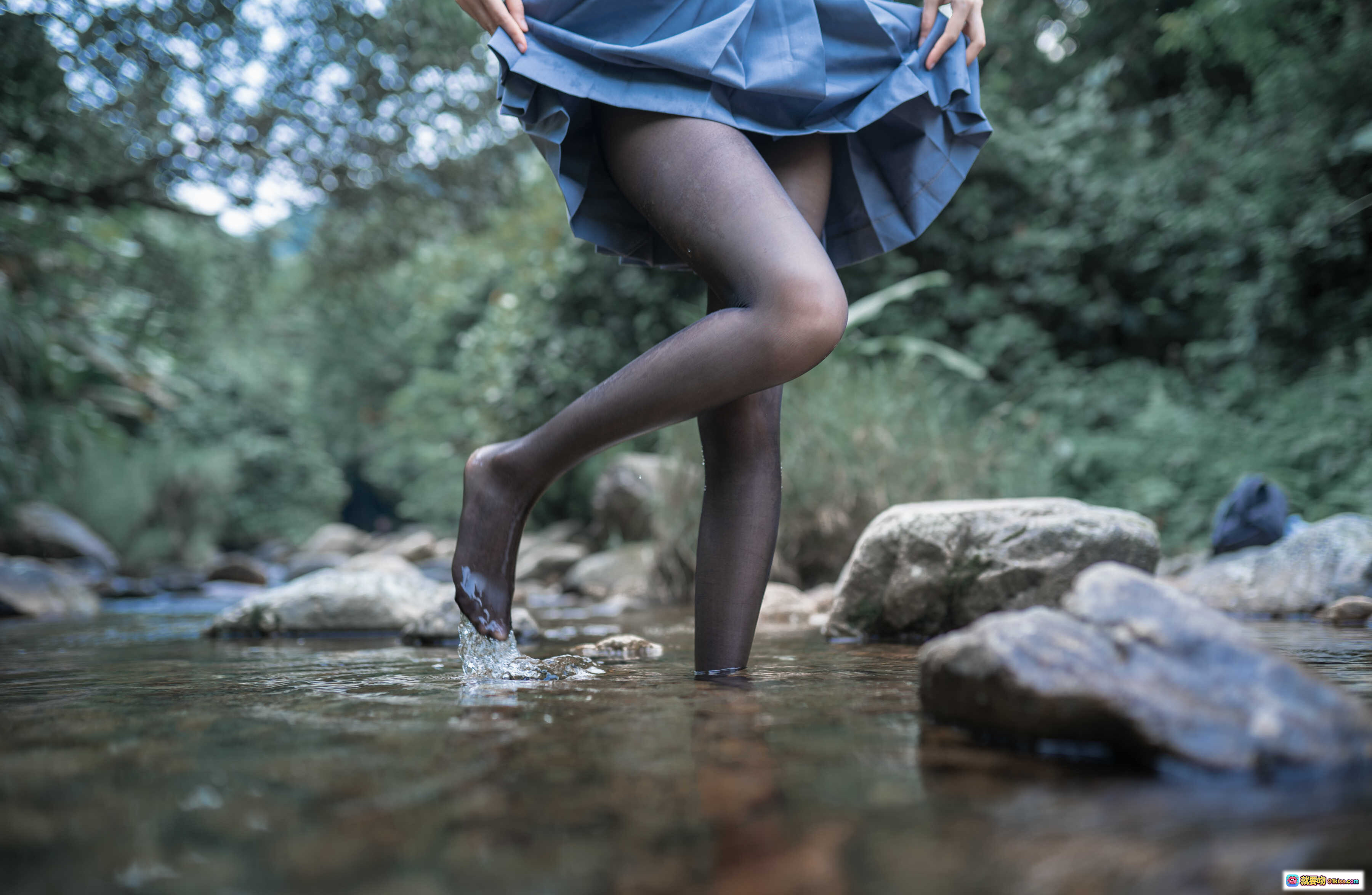 图片[8] - 木绵绵OwO NO.027 水色溪边制服写真 51P高清美腿丝袜湿身自然溪流场景少女摄影 - 就要吻