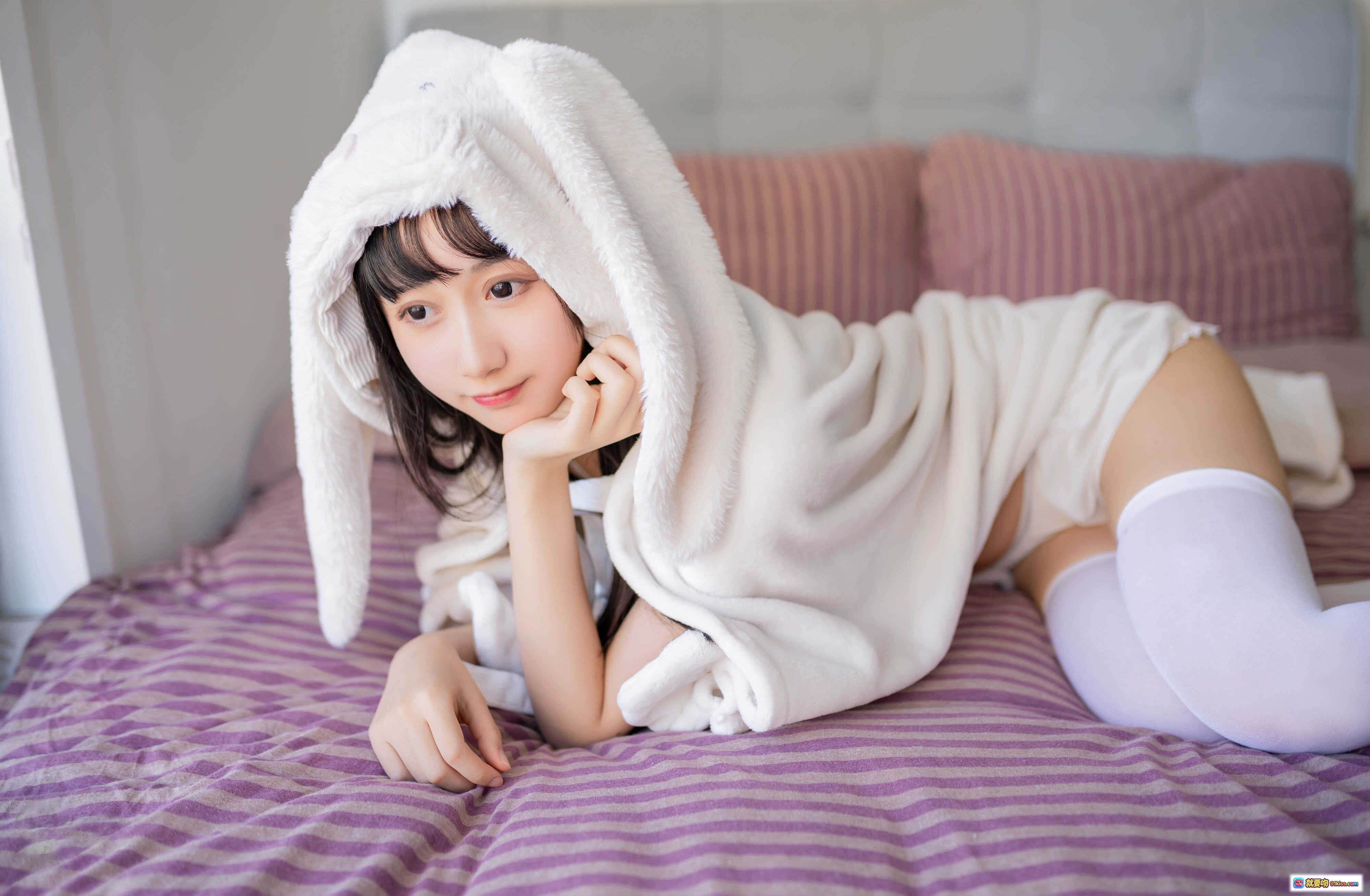 图片[2] - 木绵绵OwO NO.028 浴巾兔子写真 42P 28MB 白色兔耳浴巾 白丝美腿 床上可爱少女风 清新卧室私房照 - 就要吻