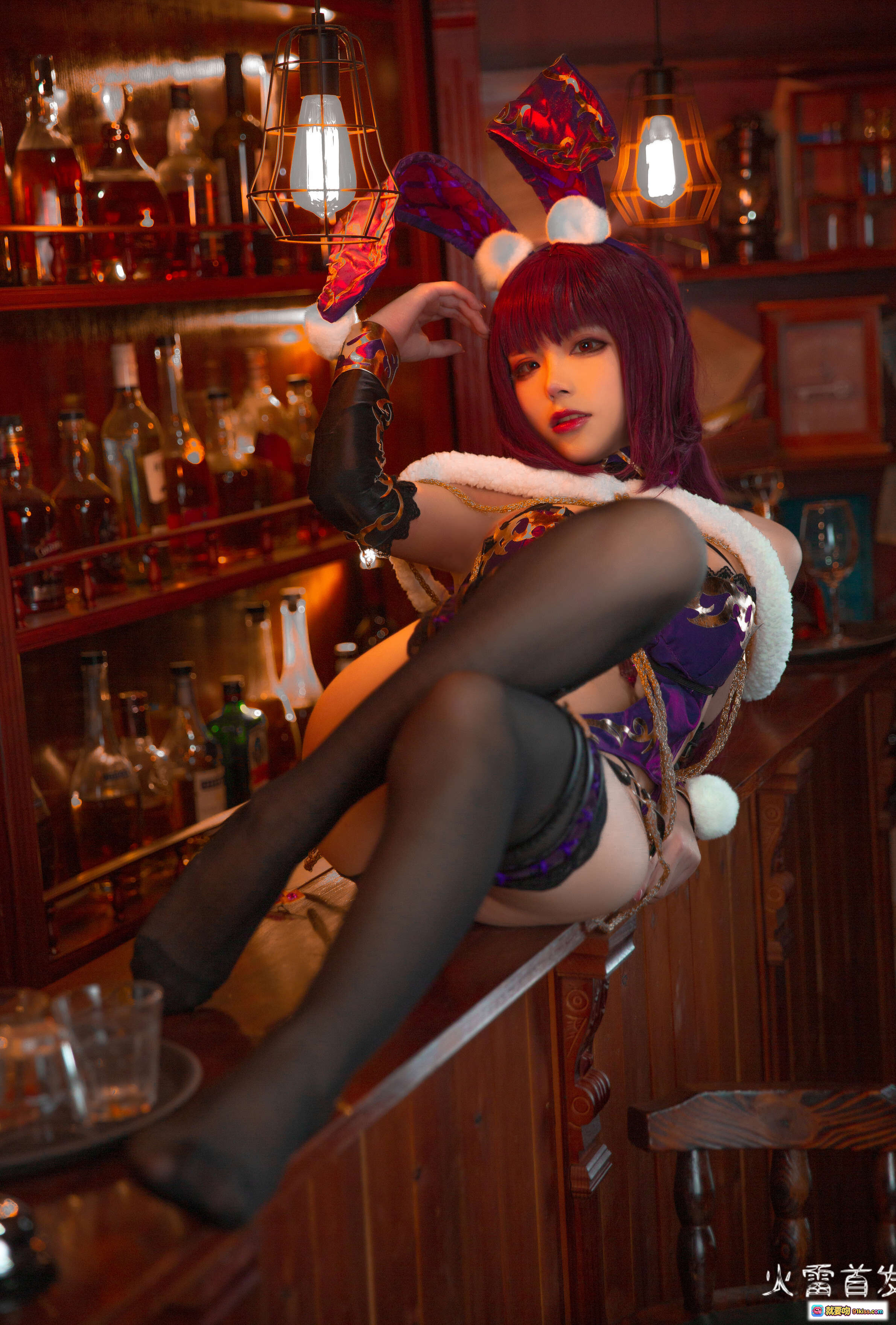 图片[6] - 斯卡哈兔女郎Cosplay写真 | 紫发兔耳性感造型 | 酒吧场景黑丝高跟 | 起司块Wii NO.016 37P高清图集 - 就要吻