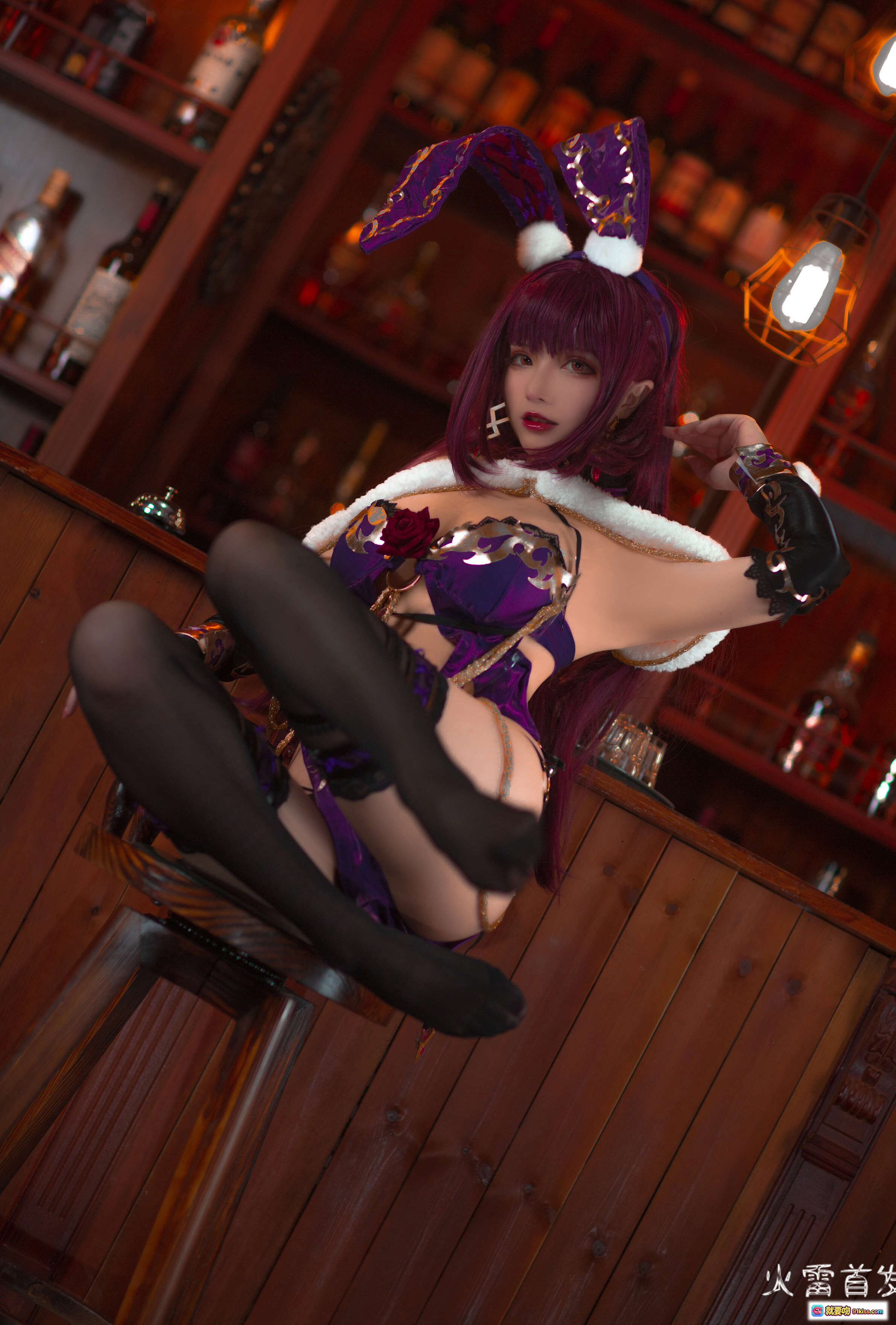 图片[4] - 斯卡哈兔女郎Cosplay写真 | 紫发兔耳性感造型 | 酒吧场景黑丝高跟 | 起司块Wii NO.016 37P高清图集 - 就要吻