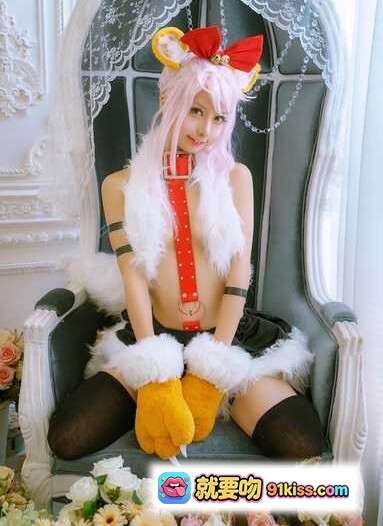 图片[10] - Fate/kaleid liner 伊莉雅丝菲尔·冯·爱因兹贝伦 Cosplay 白色水手服 黑色短裙 金色长发 持魔法杖 教室场景 精致还原 2019年拍摄 - 就要吻