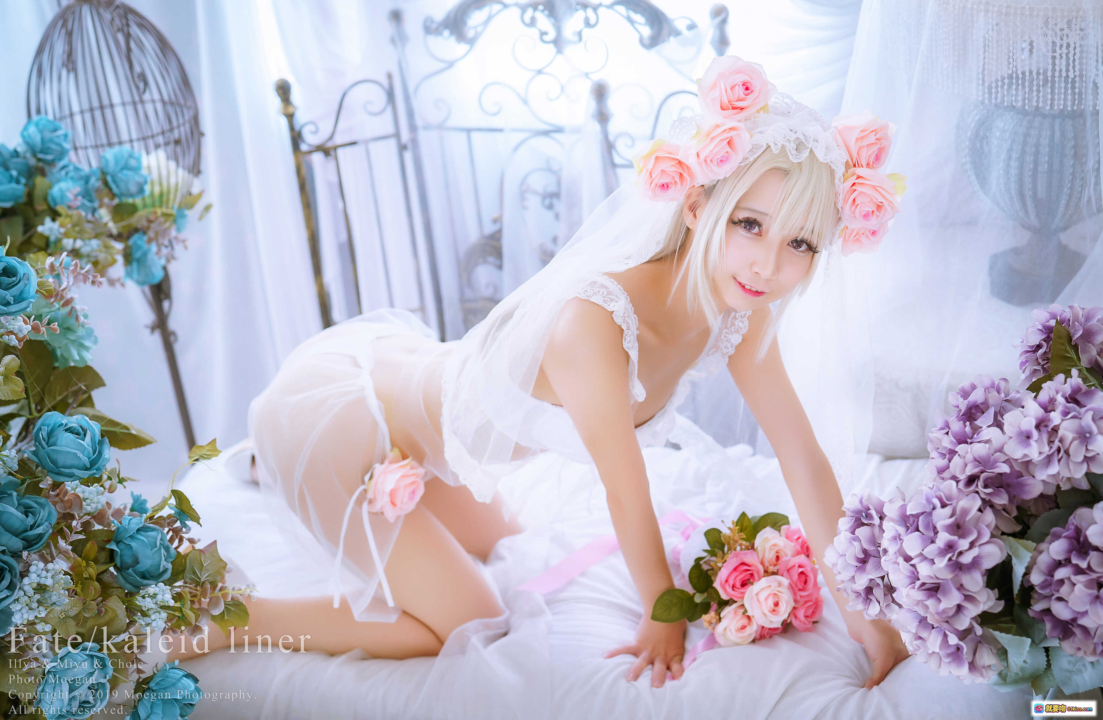 图片[8] - Fate/kaleid liner 伊莉雅丝菲尔·冯·爱因兹贝伦 Cosplay 白色水手服 黑色短裙 金色长发 持魔法杖 教室场景 精致还原 2019年拍摄 - 就要吻
