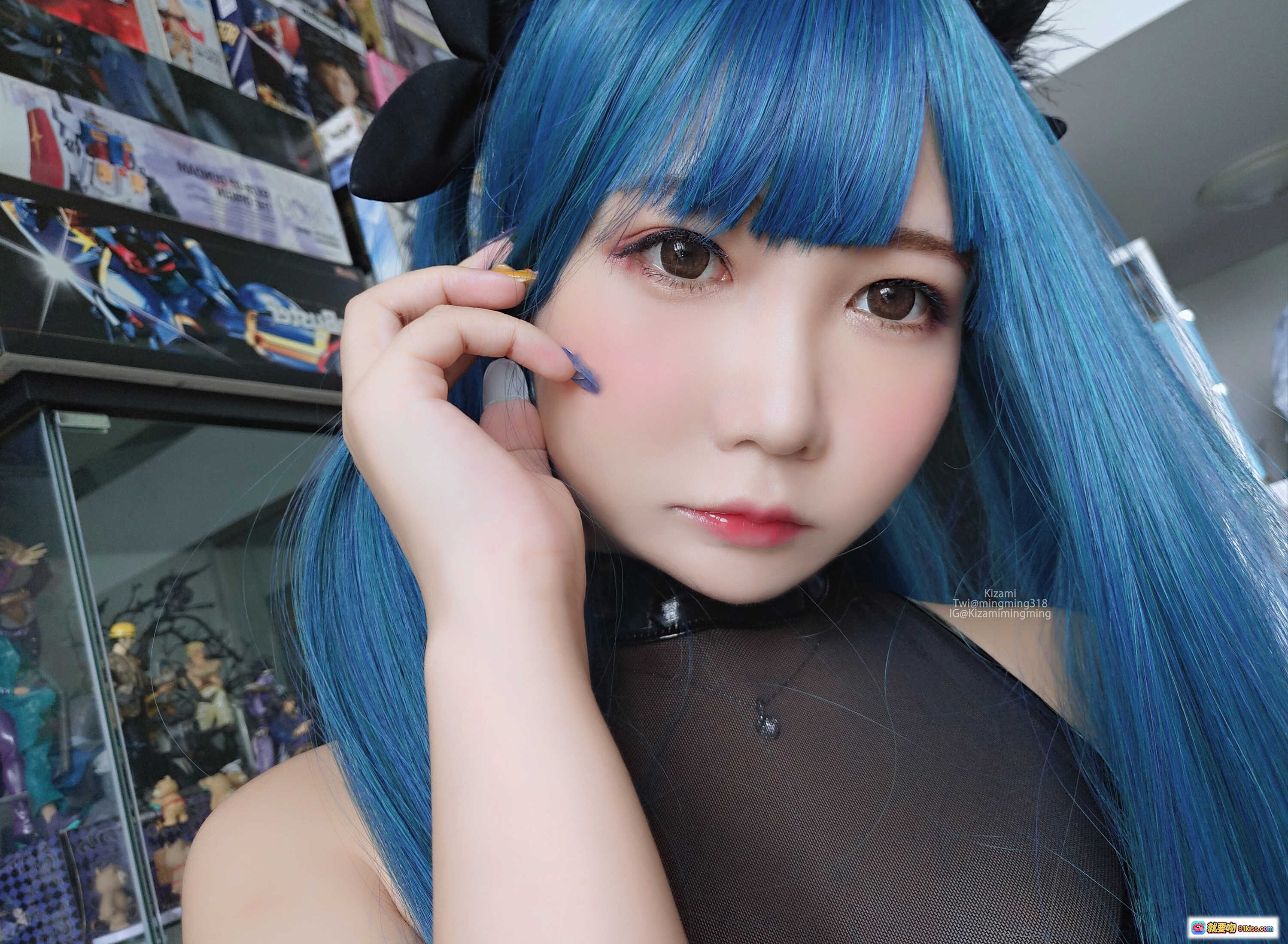 铭铭Kizami NO.015 fantia7月自撮｜蓝发猫耳少女写真｜清新甜美风格｜动漫周边收藏背景 - 就要吻