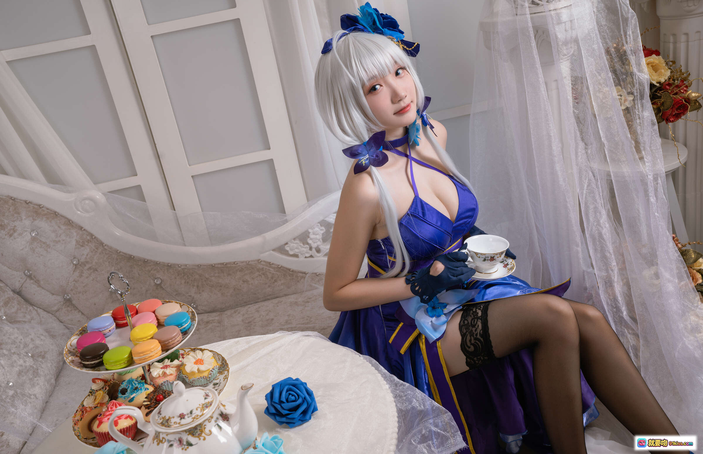 图片[6] - 瓜希酱NO.011光辉茶会cosplay写真｜蓝紫礼服白发少女蕾丝黑丝美腿优雅坐姿私房摄影集 - 就要吻