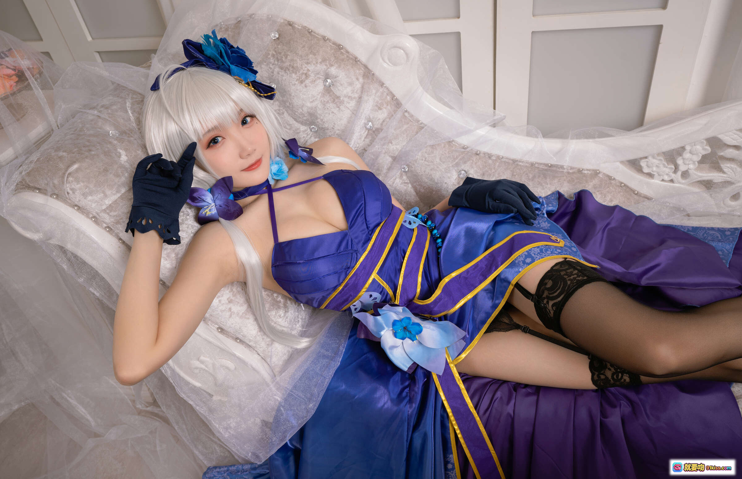 图片[3] - 瓜希酱NO.011光辉茶会cosplay写真｜蓝紫礼服白发少女蕾丝黑丝美腿优雅坐姿私房摄影集 - 就要吻