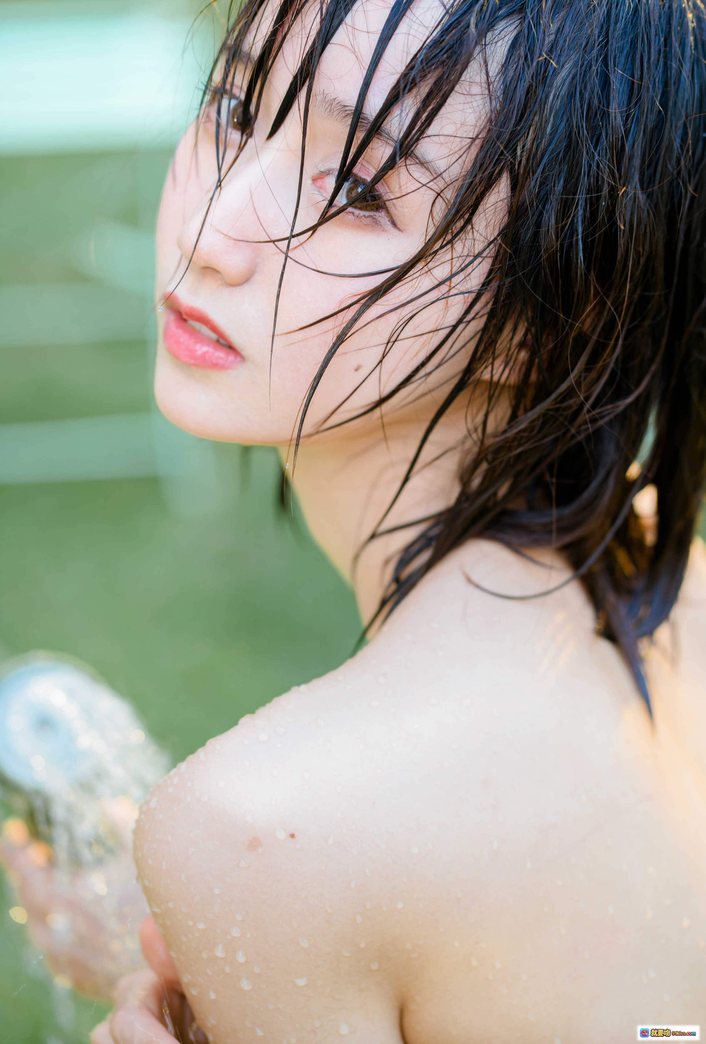 图片[8] - 木绵绵OwO NO.058 湿润微风花园喷水写真 甜美少女湿发薄纱裙 绿意盎然户外清新自然风 75P高清图集 - 就要吻