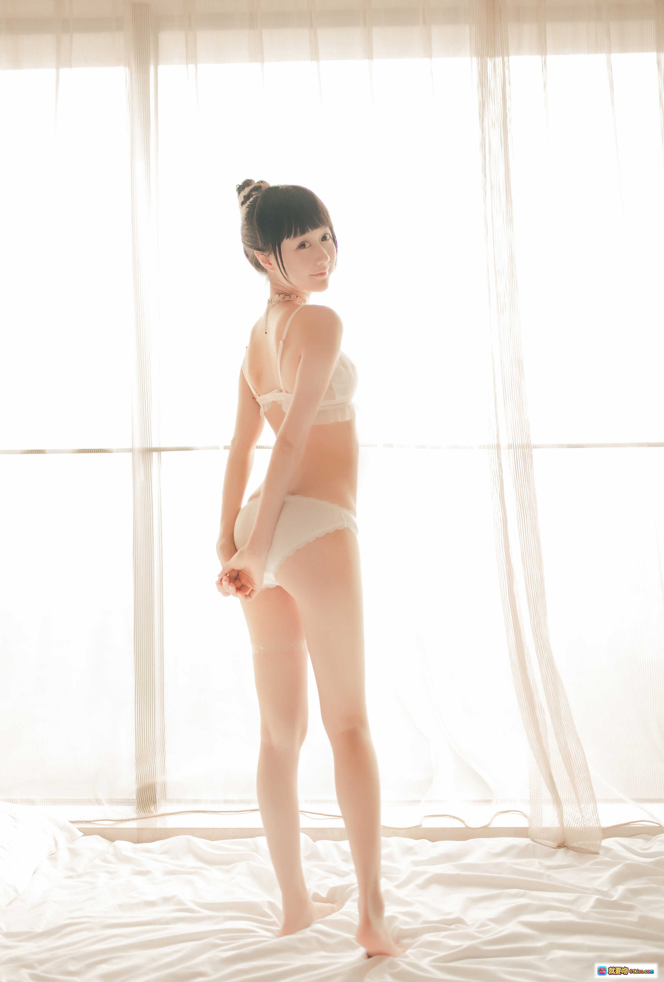 图片[7] - 木绵绵OwO NO.034 暖洋洋私房写真 白色蕾丝内衣床照 温柔氛围感美背特写 28P高清图集 - 就要吻