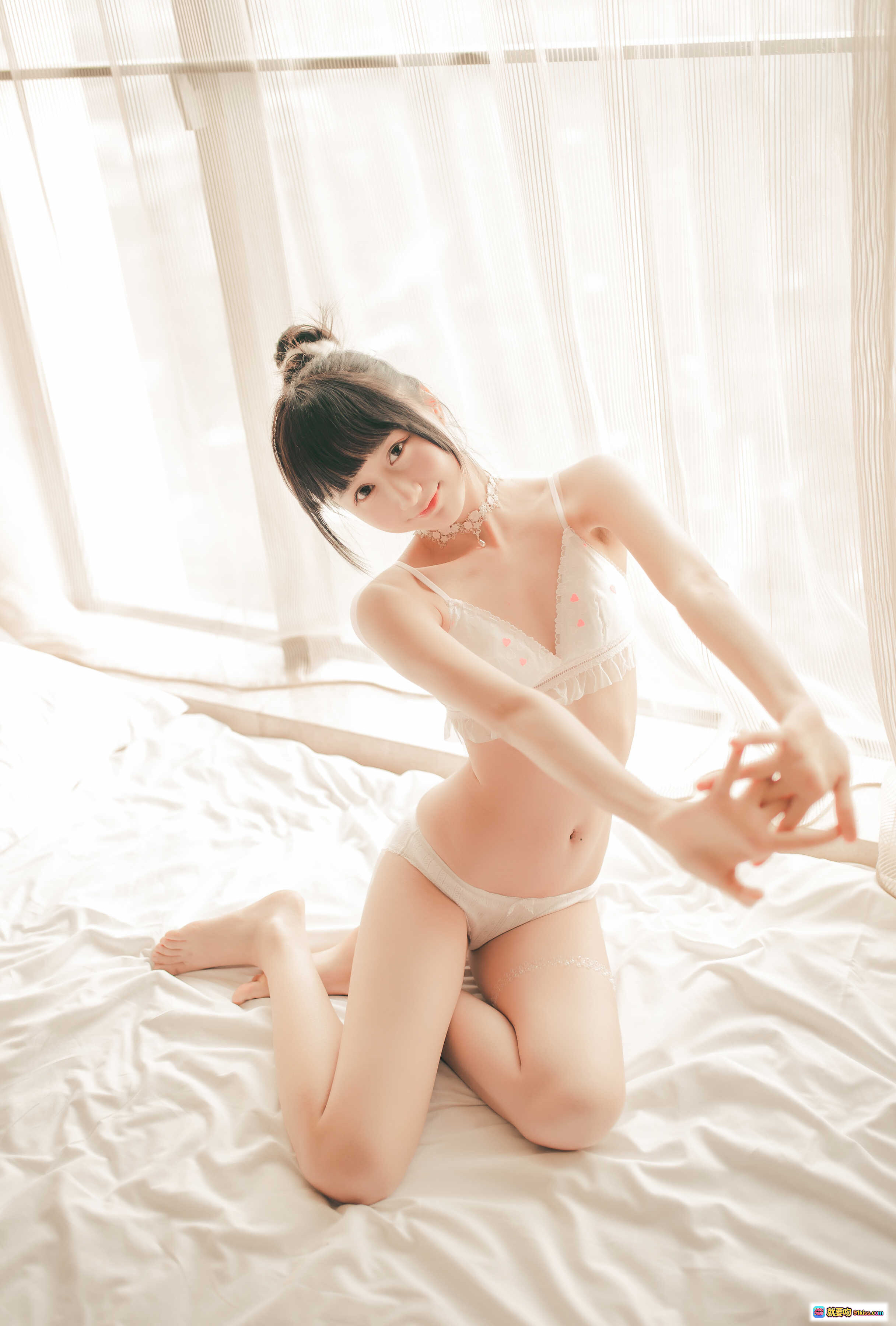 图片[3] - 木绵绵OwO NO.034 暖洋洋私房写真 白色蕾丝内衣床照 温柔氛围感美背特写 28P高清图集 - 就要吻