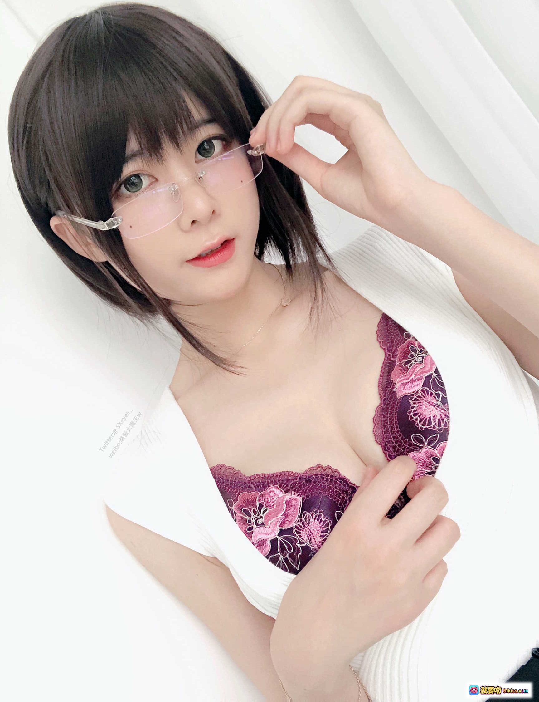 图片[4] - 眼酱大魔王w NO.023 办公小姐姐 黑丝美腿 白色针织上衣 红色蕾丝内衣 短发眼镜造型 26P高清写真 - 就要吻