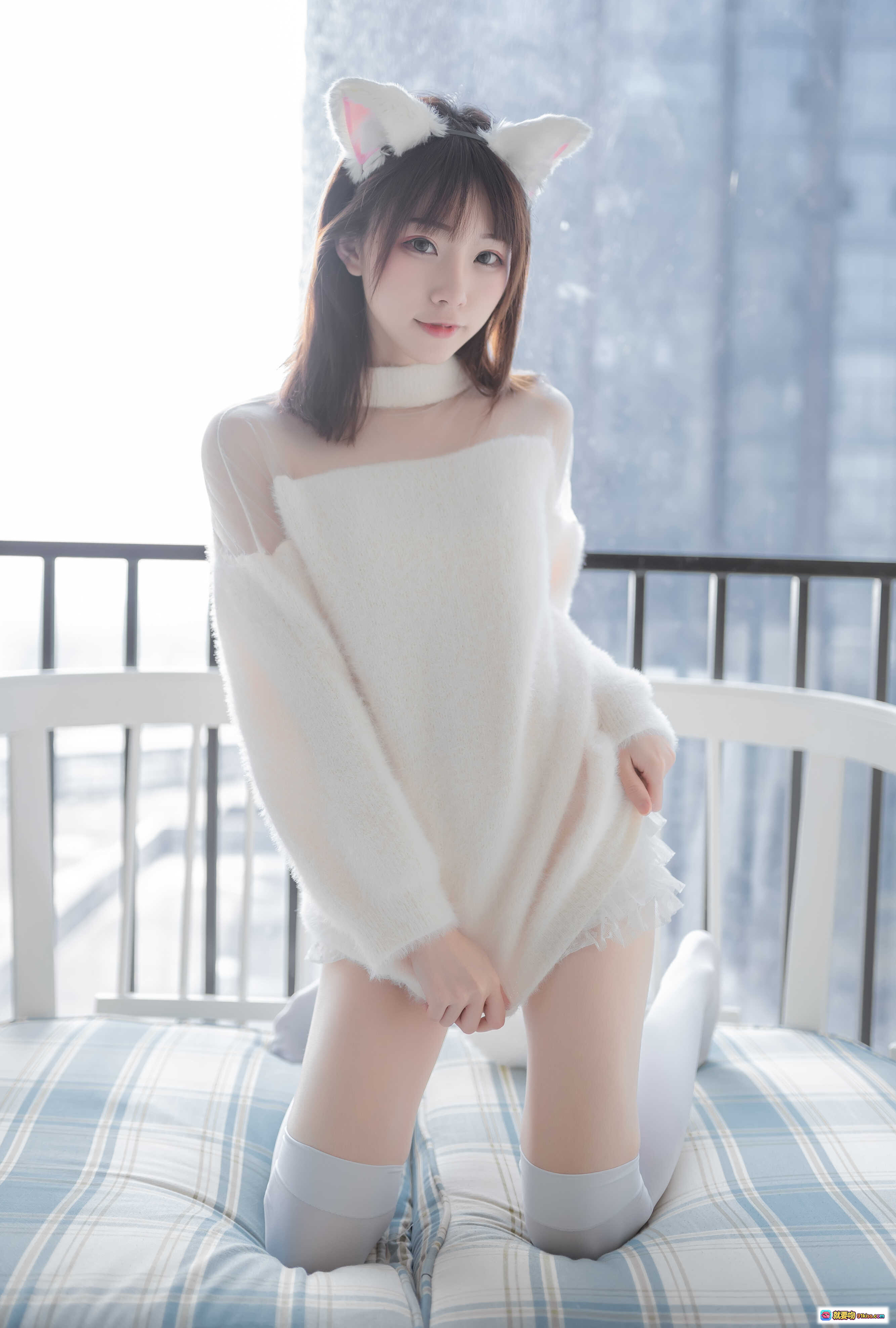 图片[10] - 白喵女友Kitaro绮太郎NO.005 白丝美腿居家写真 41P高清图集 清纯少女格子沙发场景 - 就要吻