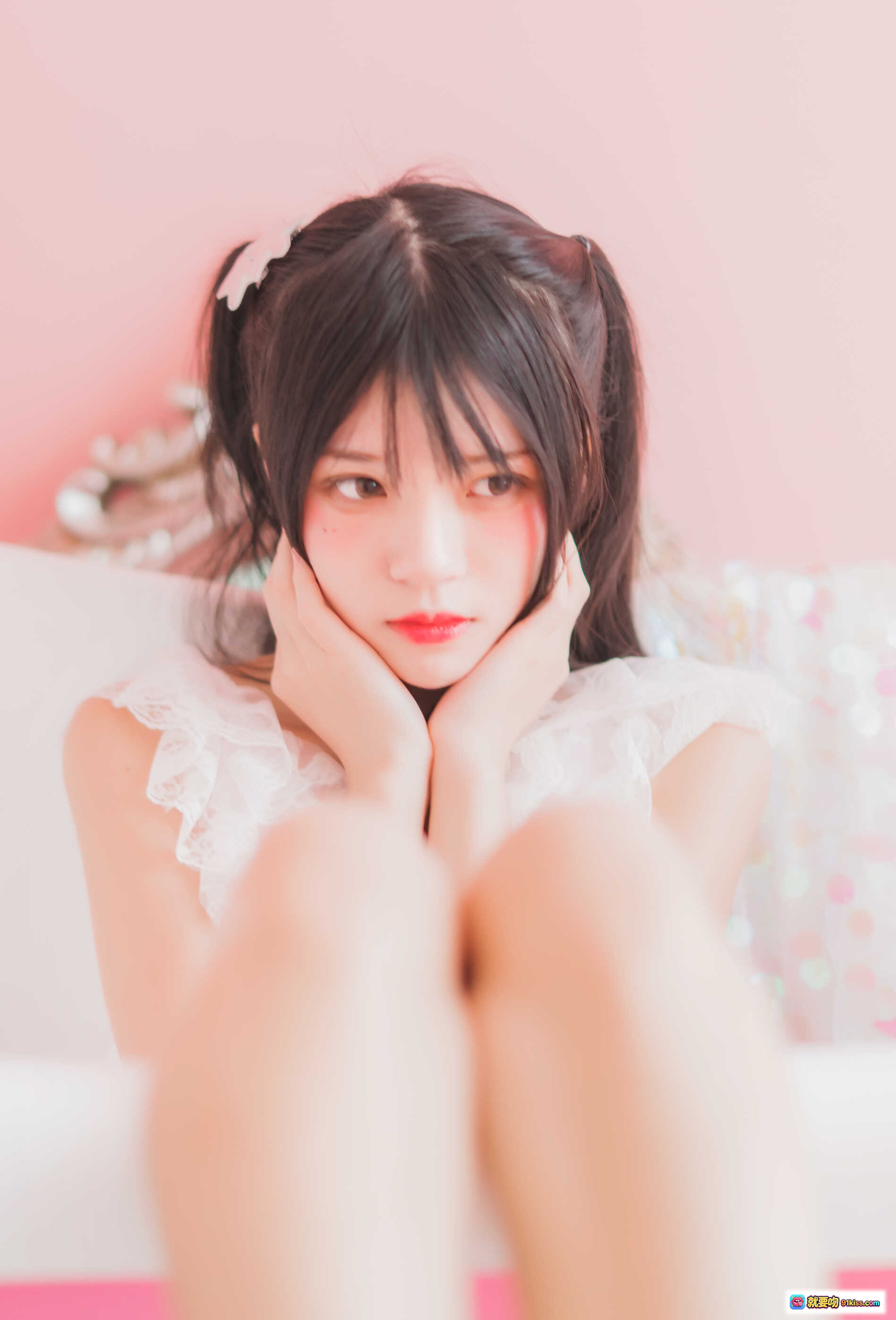 图片[7] - 桜桃喵045冬眠系列粉色浴缸写真｜甜美少女风白色蕾丝内衣+珍珠项链+手持粉镜摆拍57P高清图集 - 就要吻