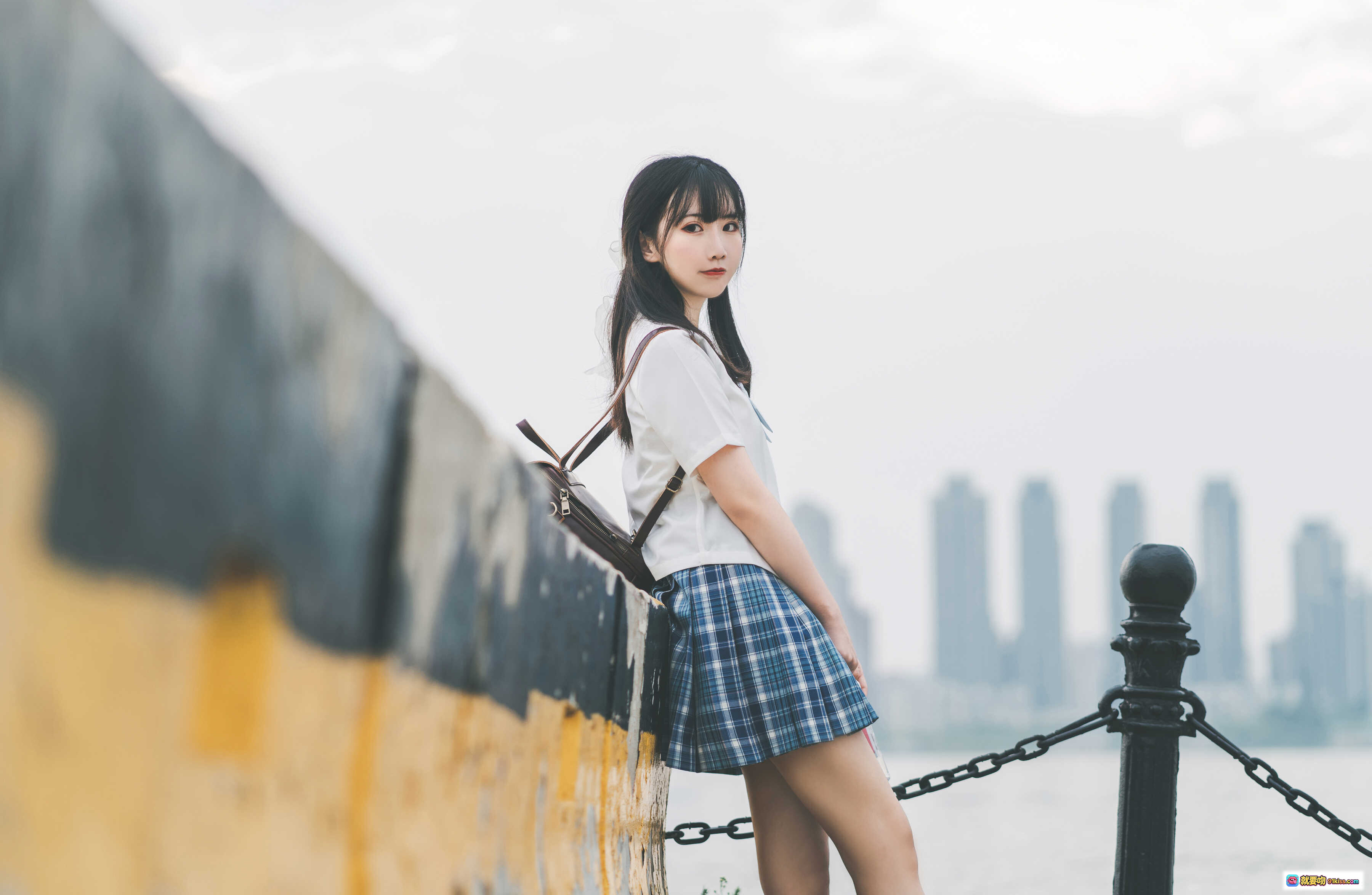 图片[8] - 面饼仙儿NO.083沙雕JK写真：蓝白格裙+黑袜学院风，河边单车背景清新少女感 - 就要吻