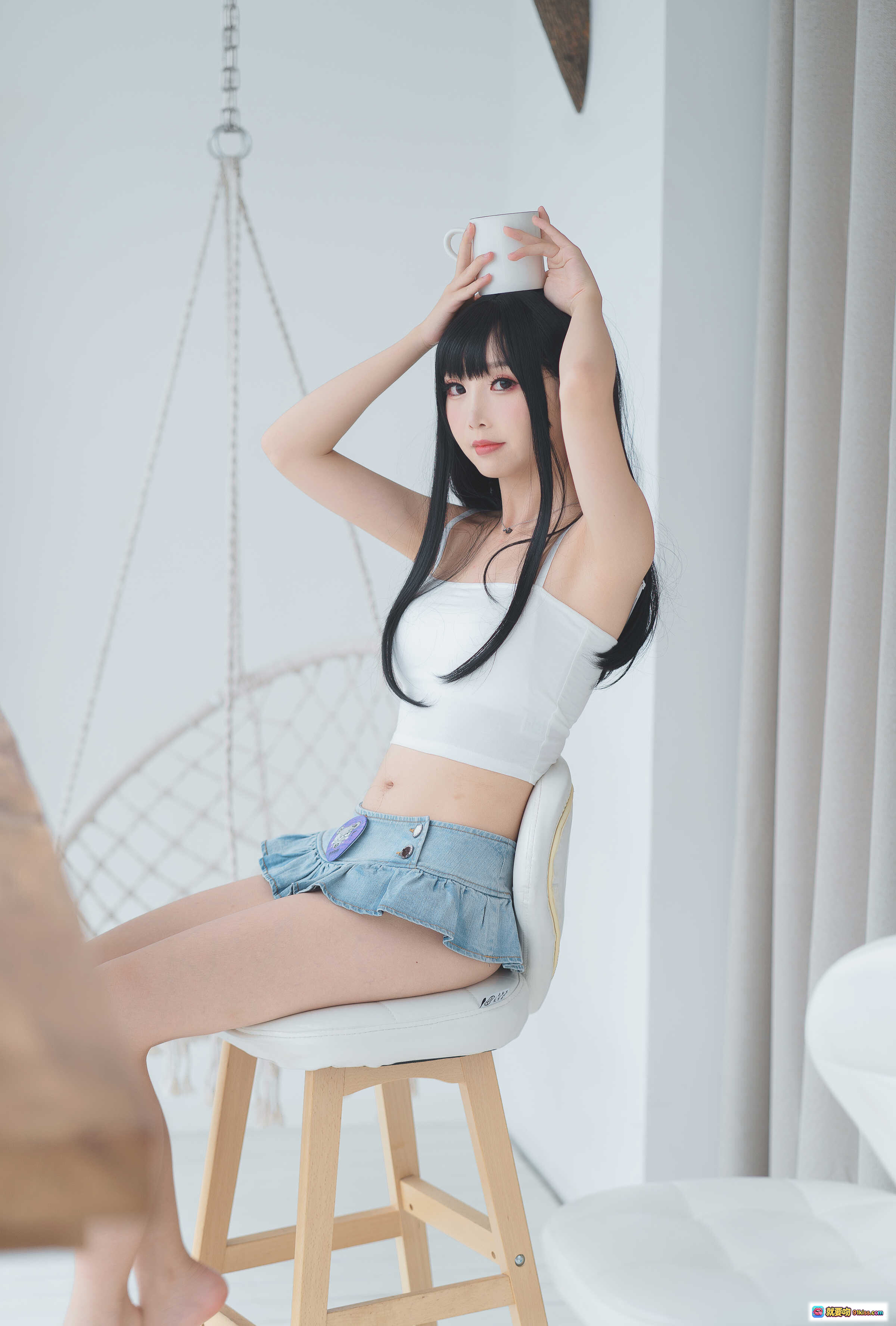 图片[6] - 面饼仙儿NO.033可爱女友写真：白上衣牛仔短裤清新居家风少女坐姿美腿特写40P - 就要吻