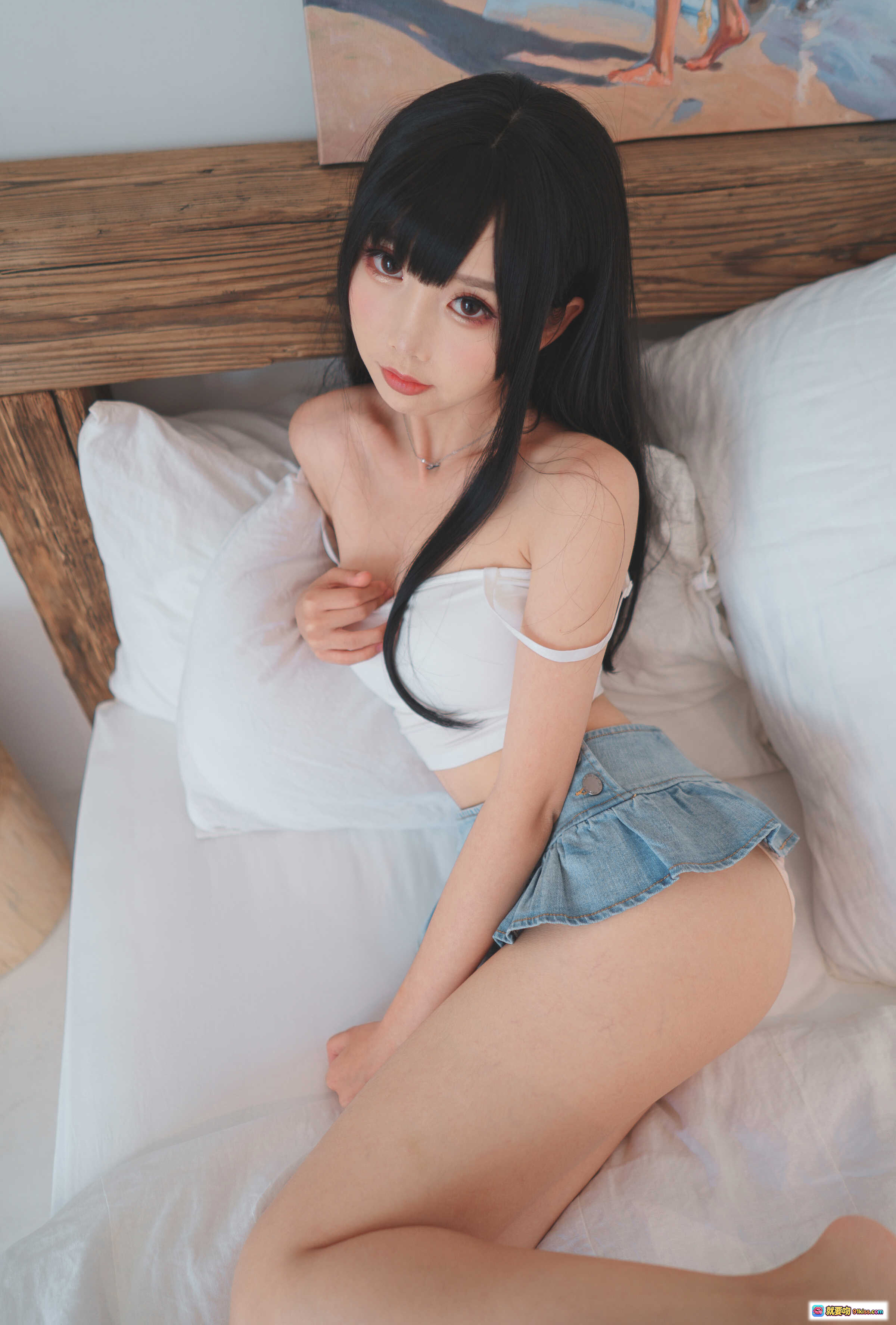 图片[8] - 面饼仙儿NO.033可爱女友写真：白上衣牛仔短裤清新居家风少女坐姿美腿特写40P - 就要吻