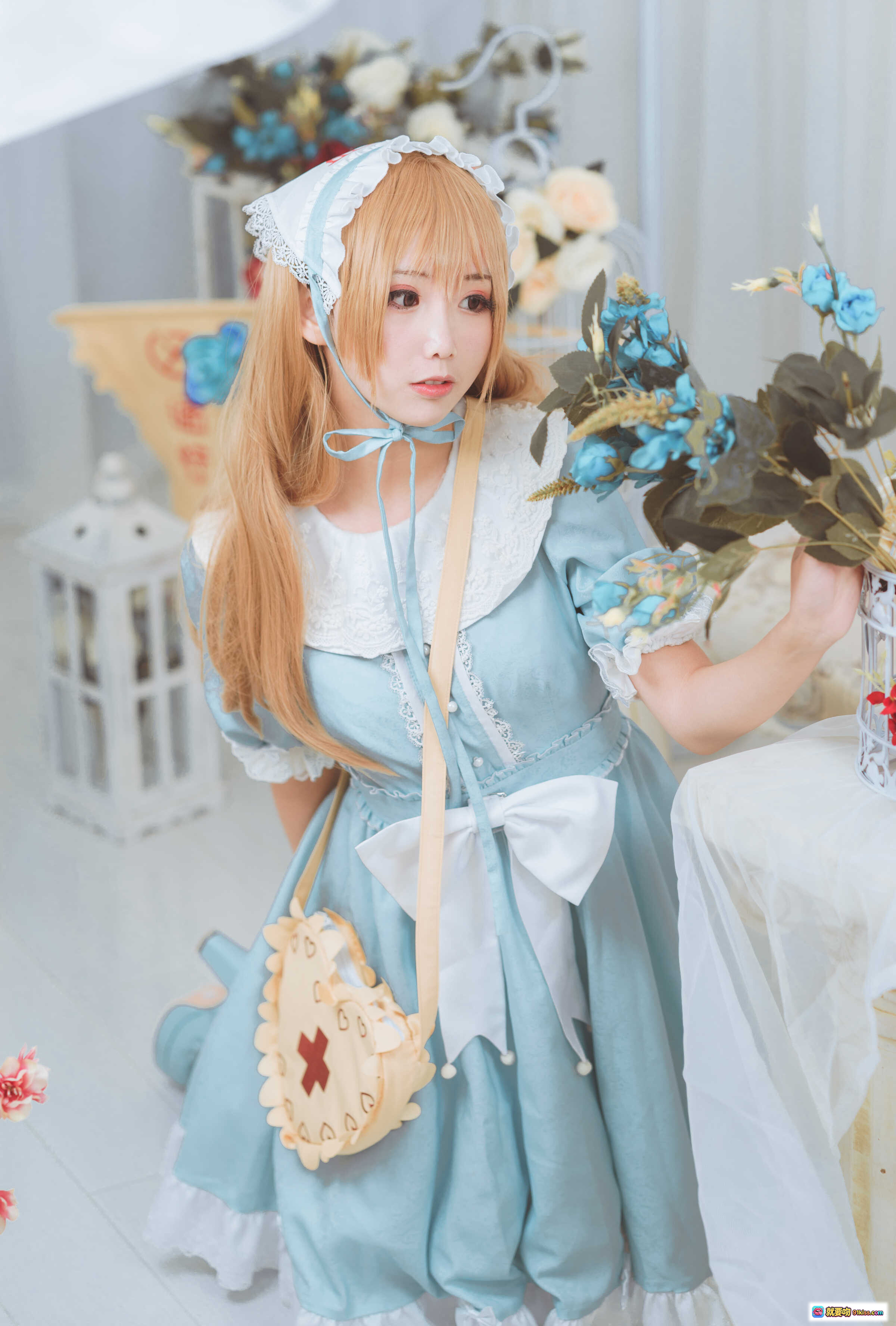 图片[4] - 面饼仙儿NO.034血小板Lolita少女写真｜浅蓝洛丽塔裙装+蕾丝边饰+白色头饰+甜美日系风+精致洋装造型 - 就要吻