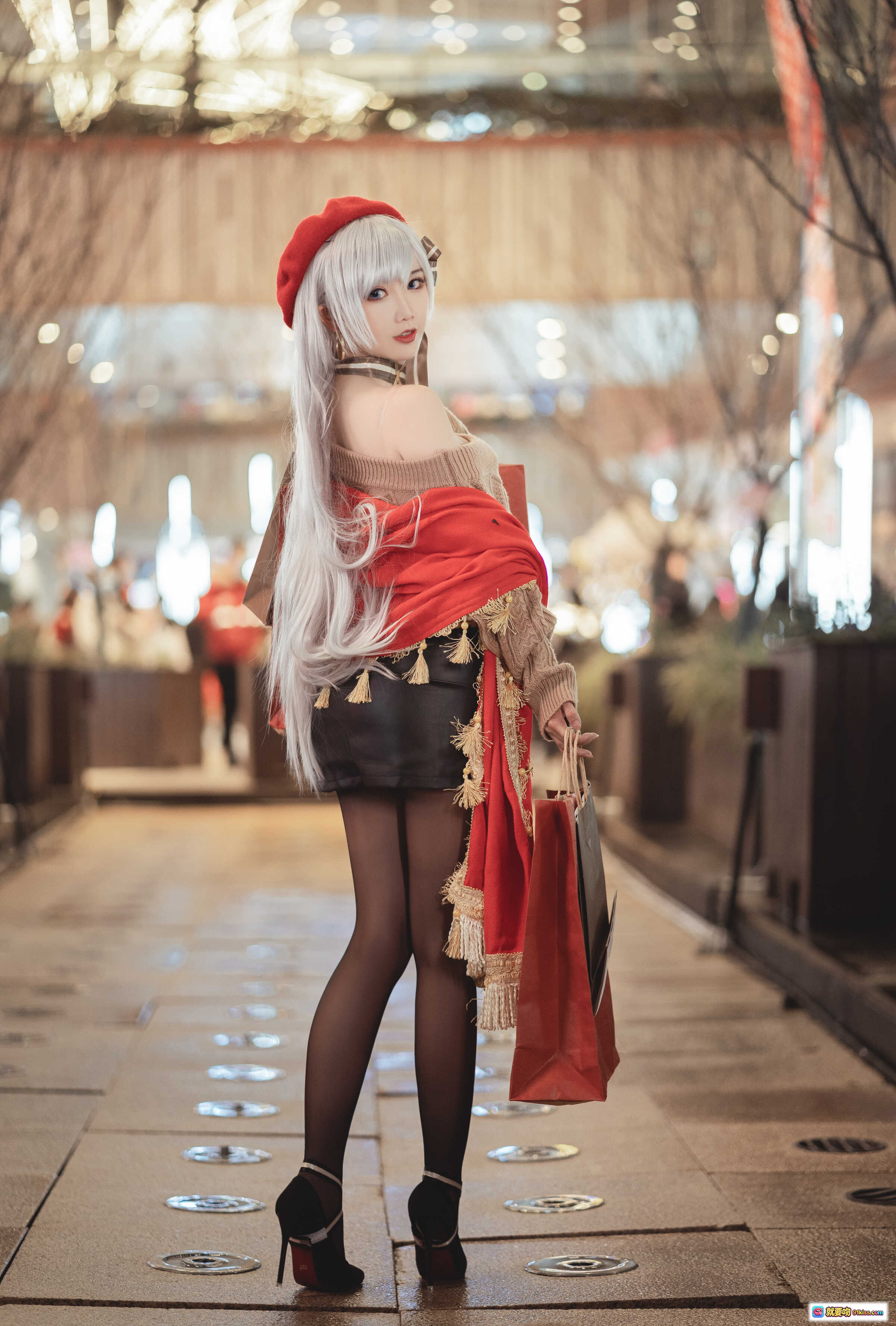 图片[2] - 面饼仙儿NO.105圣诞贝法cos写真｜银发红帽毛衣黑丝街头夜拍17P高清图集 - 就要吻