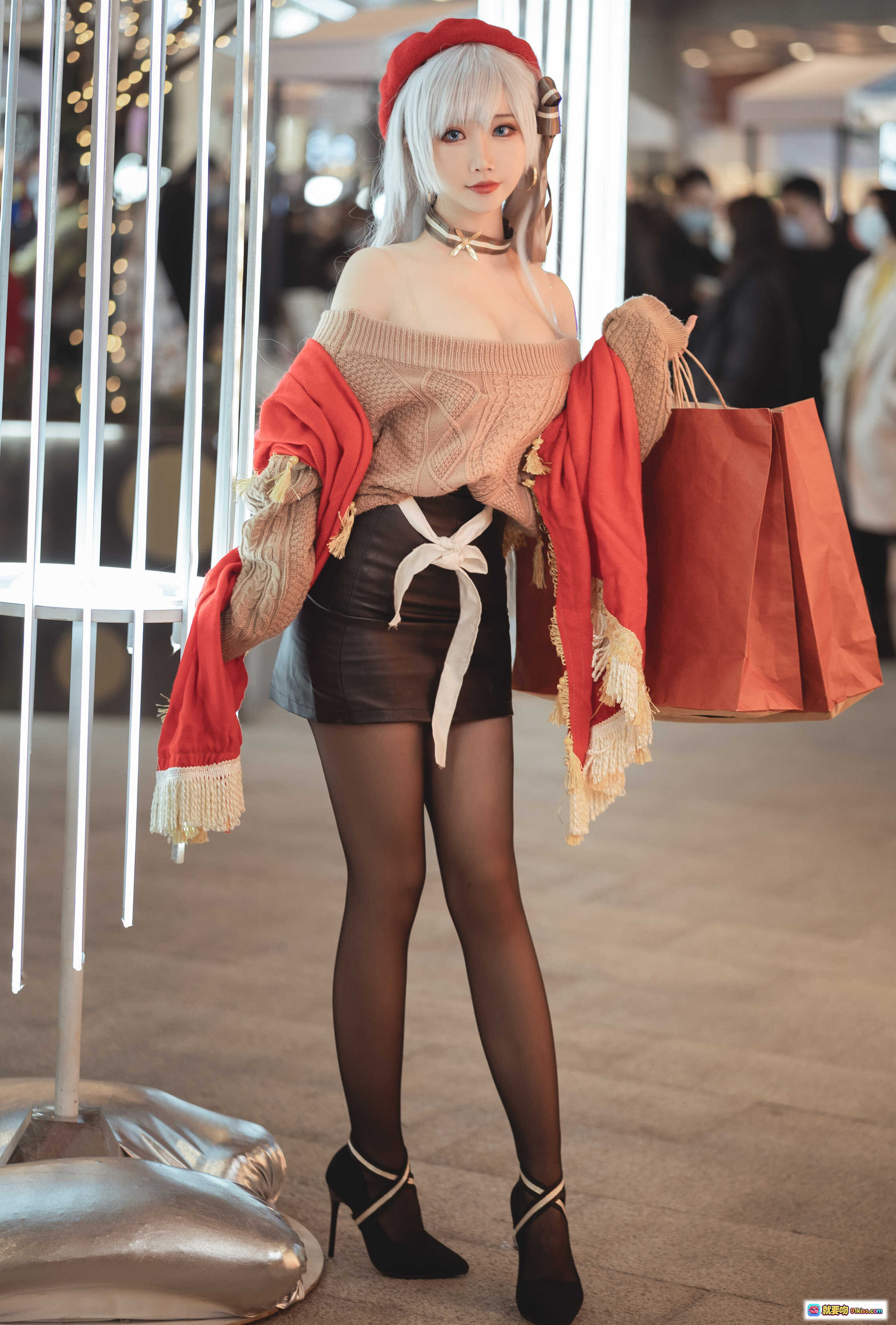 图片[9] - 面饼仙儿NO.105圣诞贝法cos写真｜银发红帽毛衣黑丝街头夜拍17P高清图集 - 就要吻