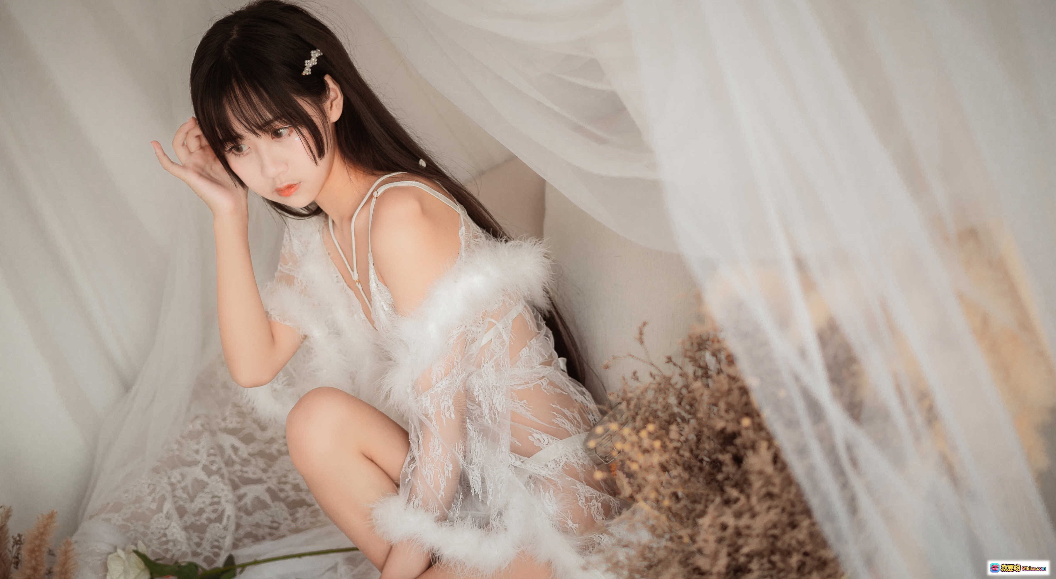 图片[9] - 萌芽儿o0 NO.008 毛绒内衣写真 27P高清美图 白色蕾丝吊带 长发少女持花 朦胧纱幔氛围感 柔美私房风 278MB大图包 - 就要吻