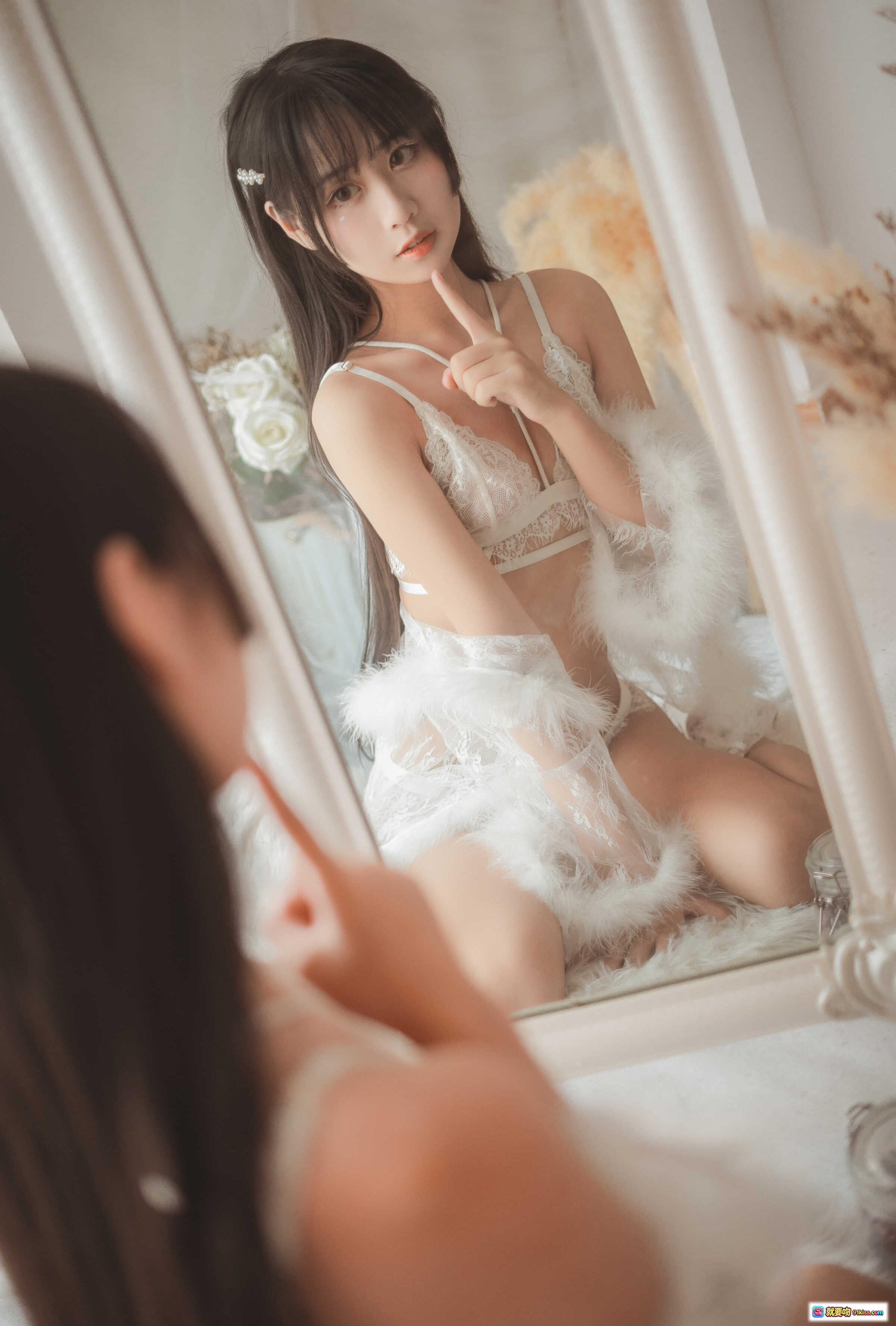 图片[3] - 萌芽儿o0 NO.008 毛绒内衣写真 27P高清美图 白色蕾丝吊带 长发少女持花 朦胧纱幔氛围感 柔美私房风 278MB大图包 - 就要吻