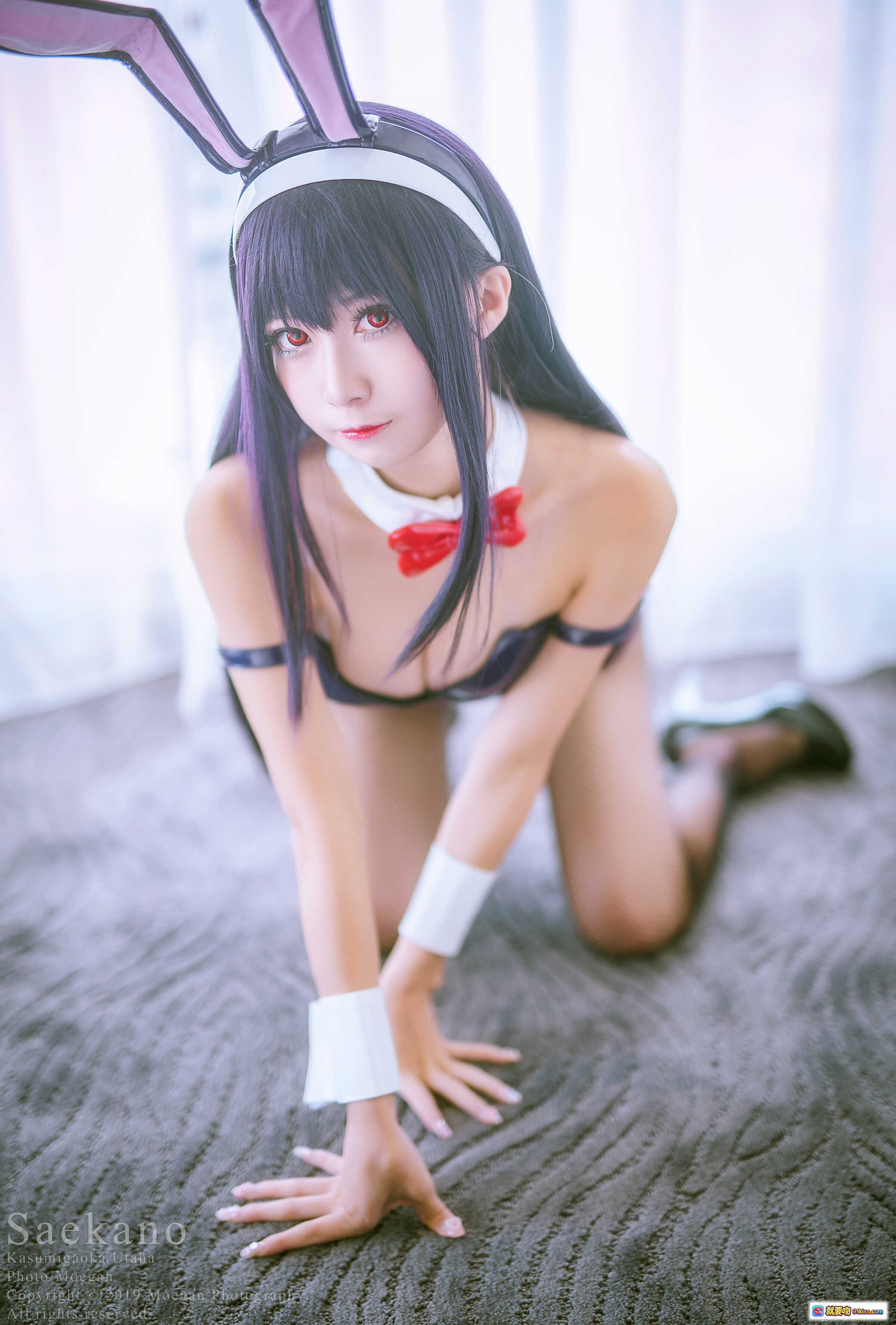 图片[8] - 霞ヶ丘詩羽兔女郎COS写真｜冴えない彼女の育てかた｜紫色亮面紧身衣｜渔网袜｜兔耳发箍｜性感坐姿｜室内窗边拍摄 - 就要吻