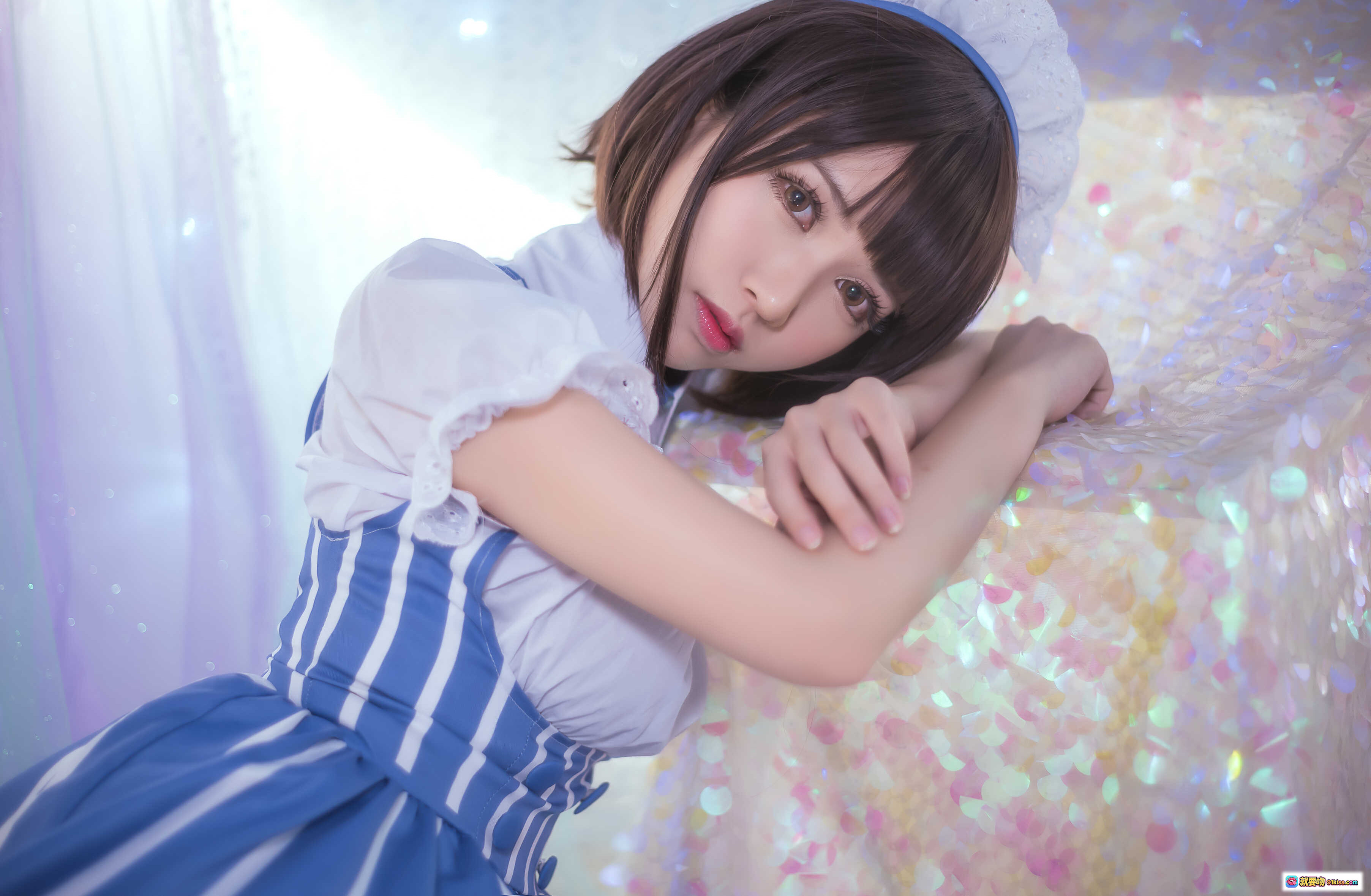 图片[6] - 鳗鱼霏儿NO.032加藤惠女仆装Cosplay写真·蓝白条纹裙+黑丝高跟+梦幻云朵背景·19P高清美图 - 就要吻