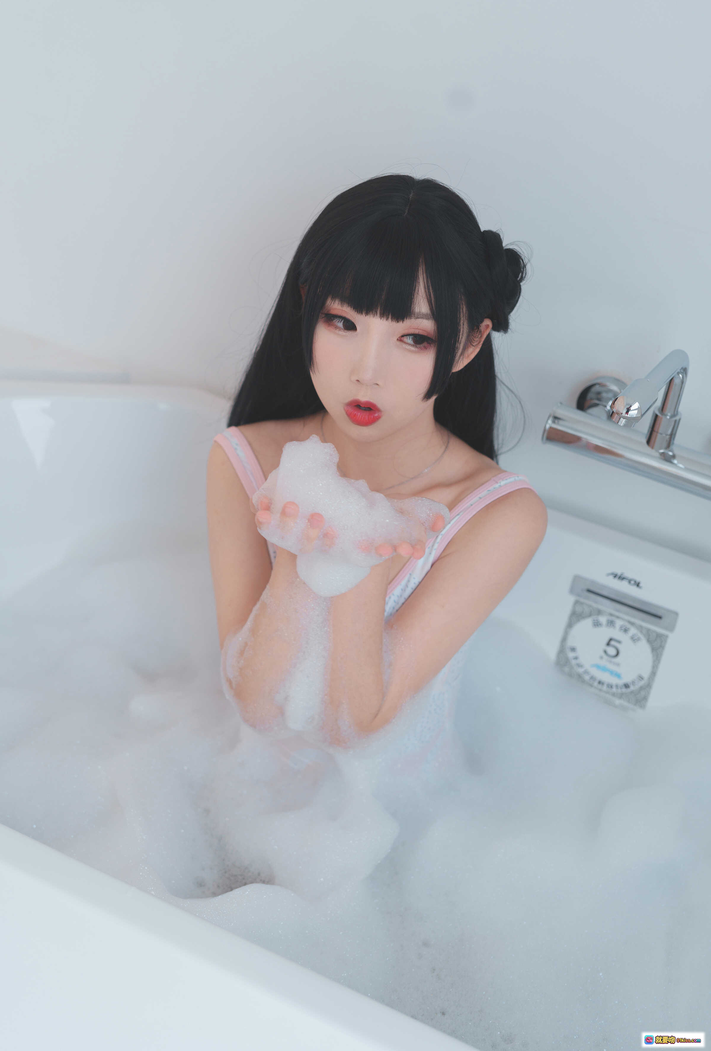 图片[9] - 面饼仙儿NO.064浴缸泡泡写真 | 白色泳衣少女浴室私房照 | 41P高清图集 - 就要吻