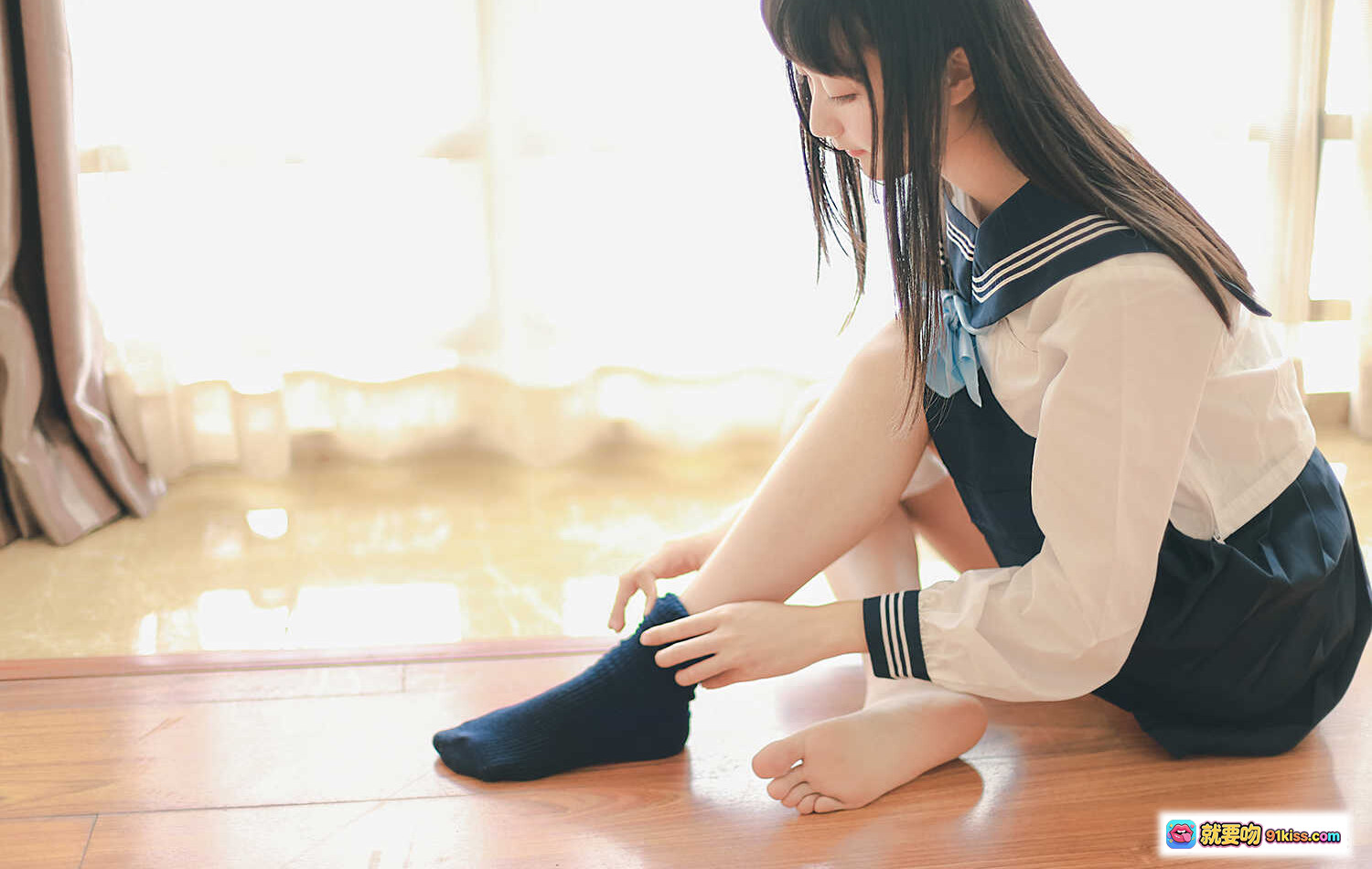 木绵绵OwO水手服cos写真 27P高清美图 少女坐地穿袜温柔瞬间 日系校园风穿搭 17MB大图下载 - 就要吻