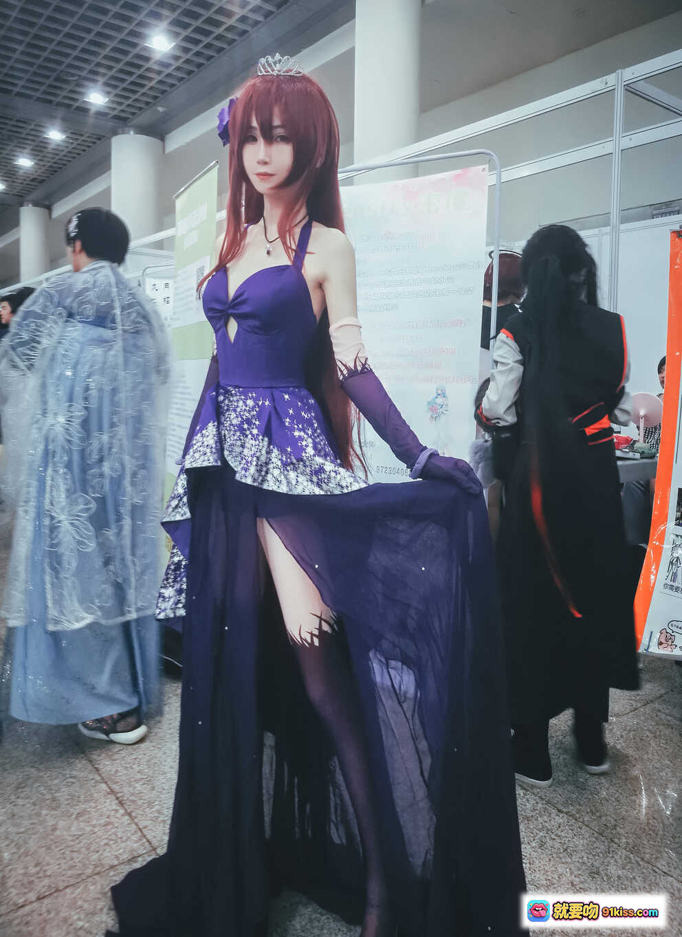 图片[3] - 妖君白研 FGO斯卡哈COS漫展场照 紫色礼服长发红发女王范 cosplay精致还原 - 就要吻