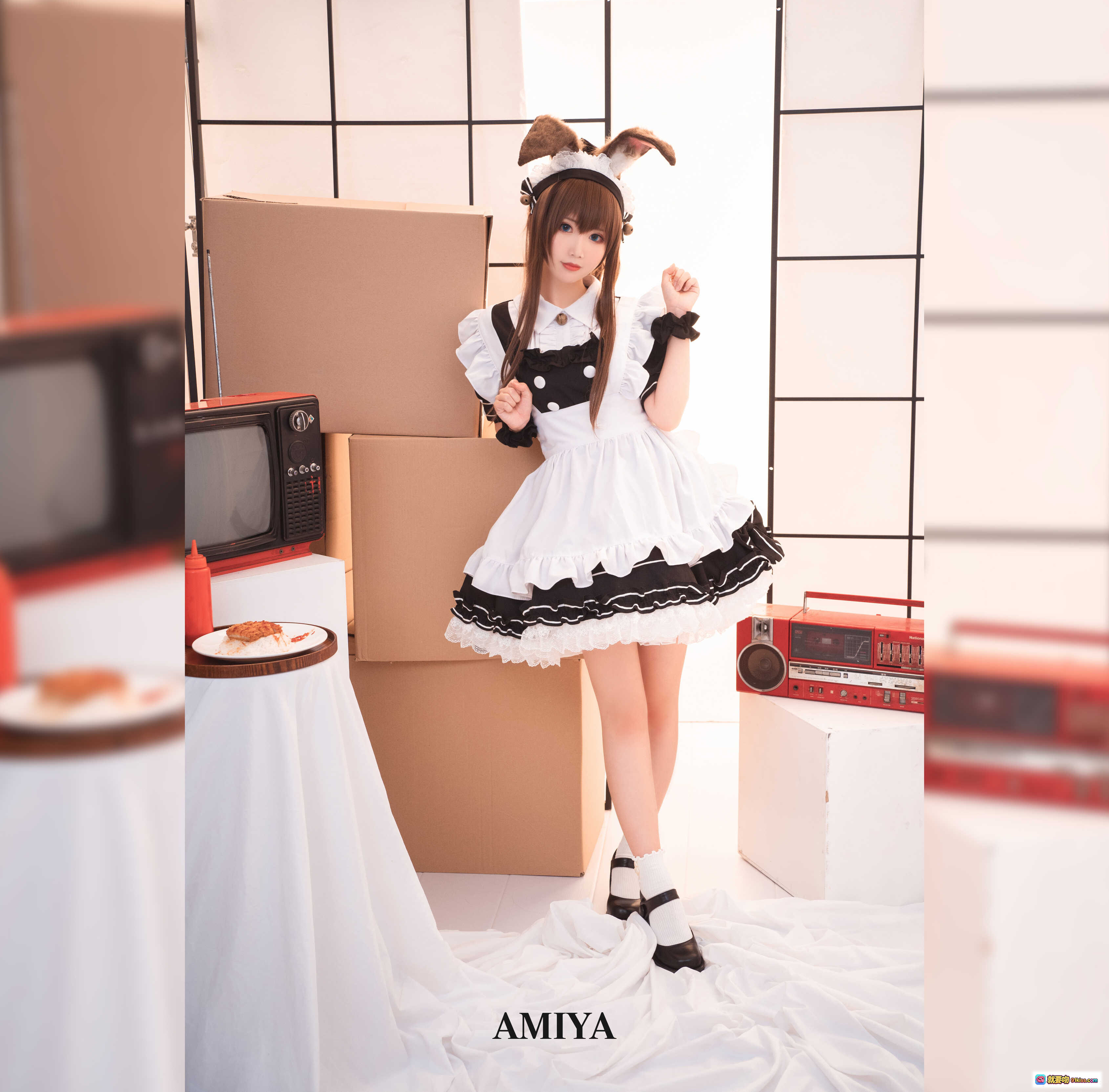 图片[2] - 面饼仙儿NO.088阿米驴女仆写真23P209MB兔耳女仆装黑白色系甜美可爱室内场景复古电视道具高画质Cosplay美图 - 就要吻