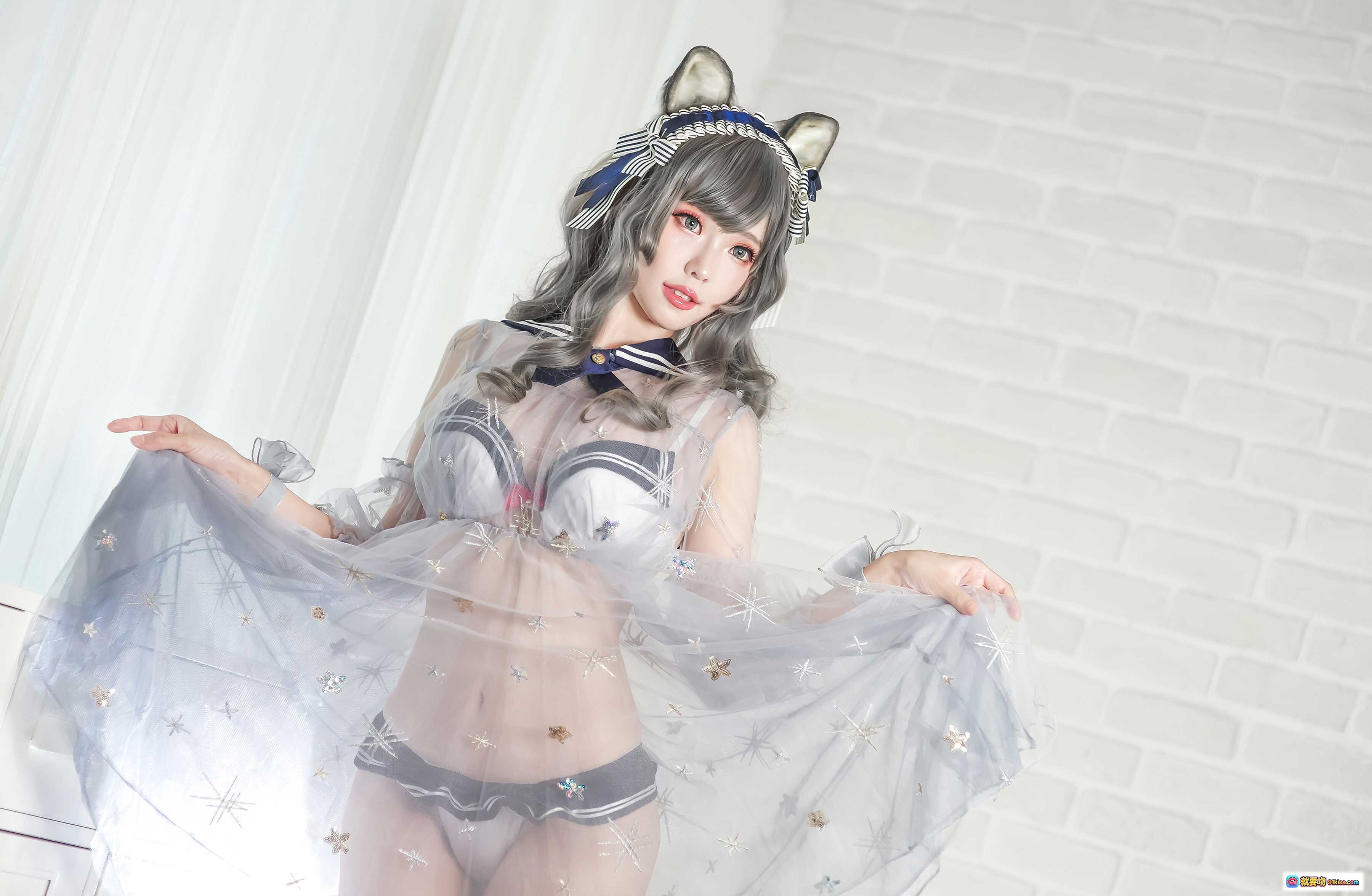 图片[3] - ElyEE子 NO.047 猫耳少女Cosplay 透明纱裙星芒装饰 蓝色罗盘抱枕 白色蕾丝鞋 室内写真美图 - 就要吻