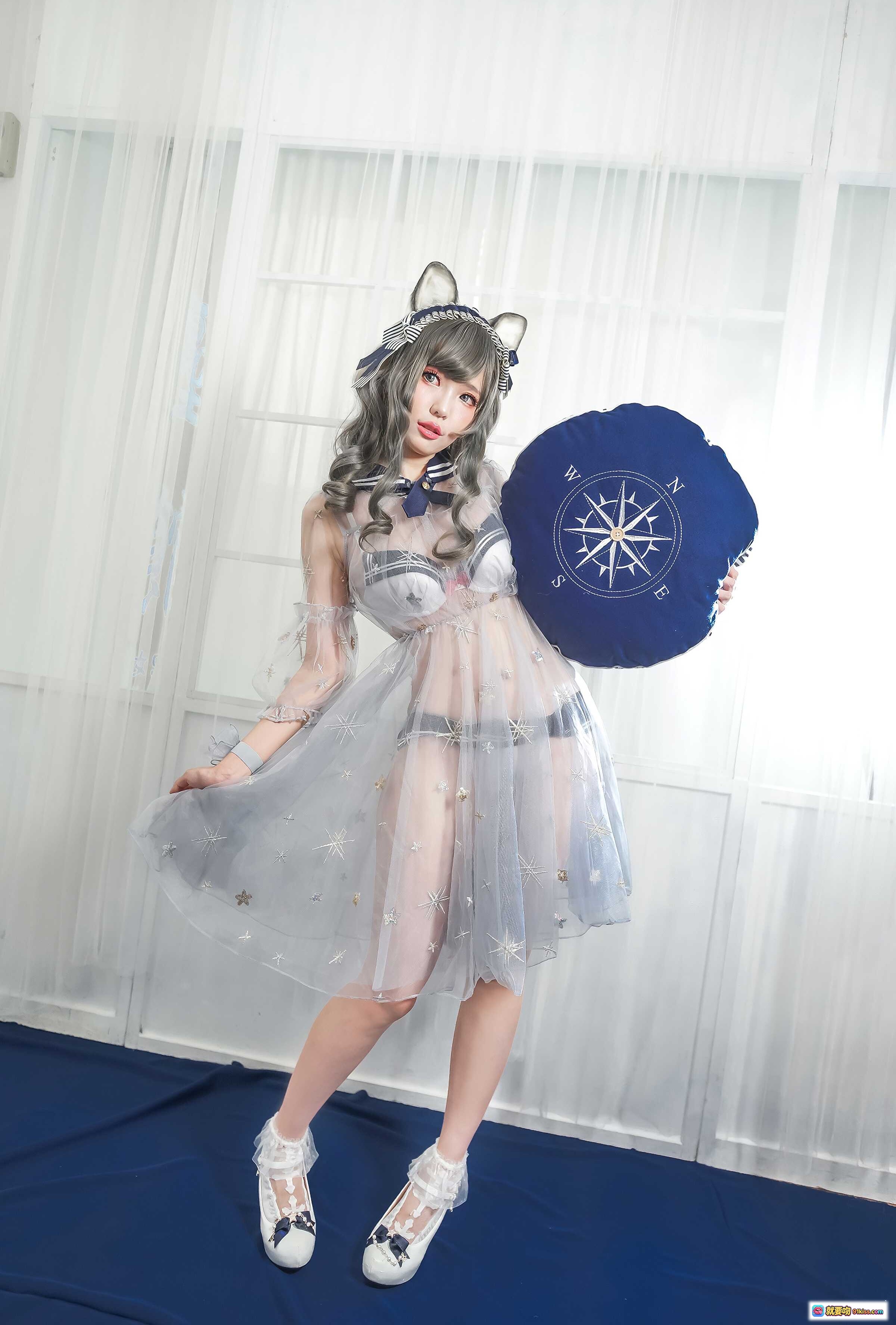 ElyEE子 NO.047 猫耳少女Cosplay 透明纱裙星芒装饰 蓝色罗盘抱枕 白色蕾丝鞋 室内写真美图 - 就要吻