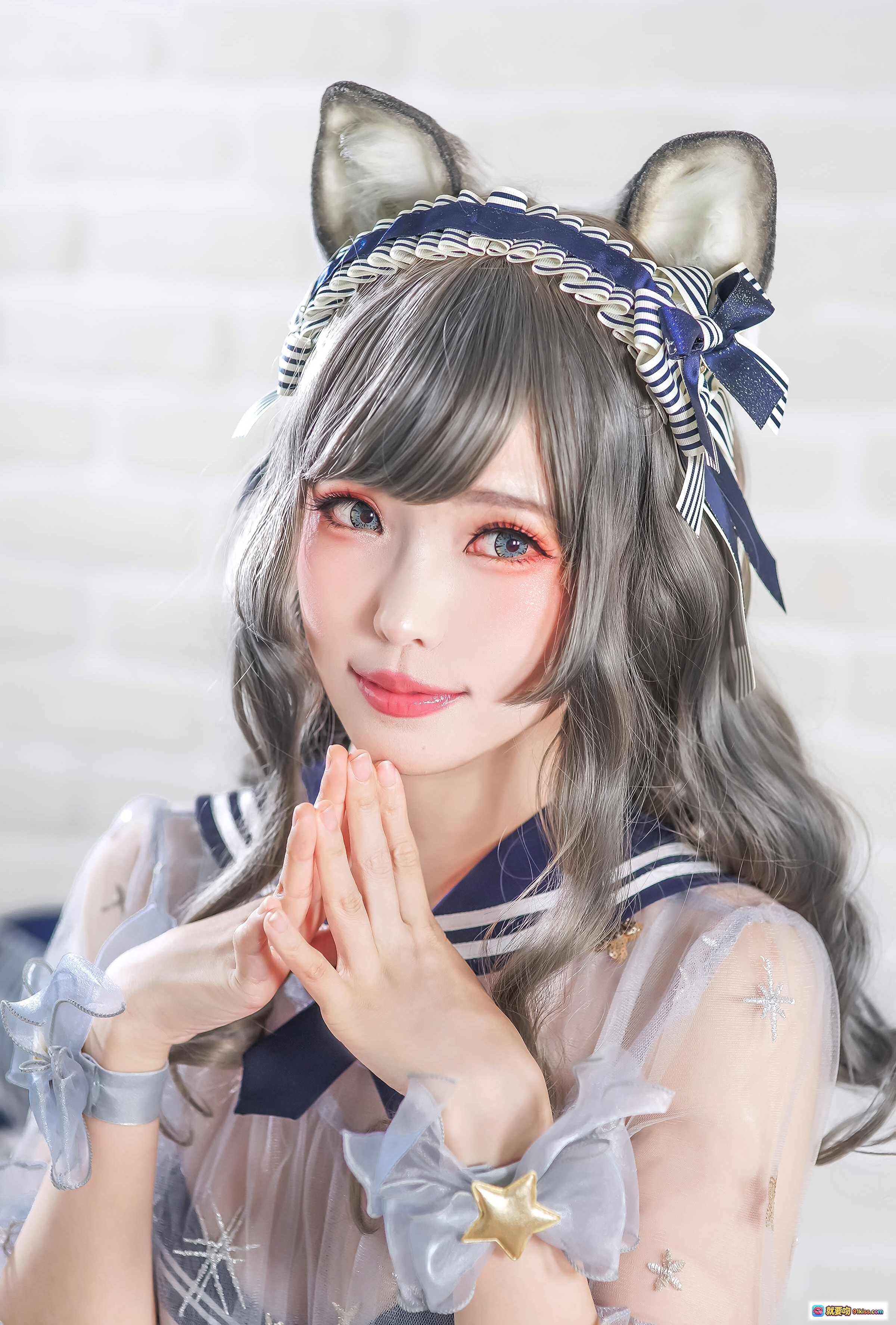 图片[4] - ElyEE子 NO.047 猫耳少女Cosplay 透明纱裙星芒装饰 蓝色罗盘抱枕 白色蕾丝鞋 室内写真美图 - 就要吻