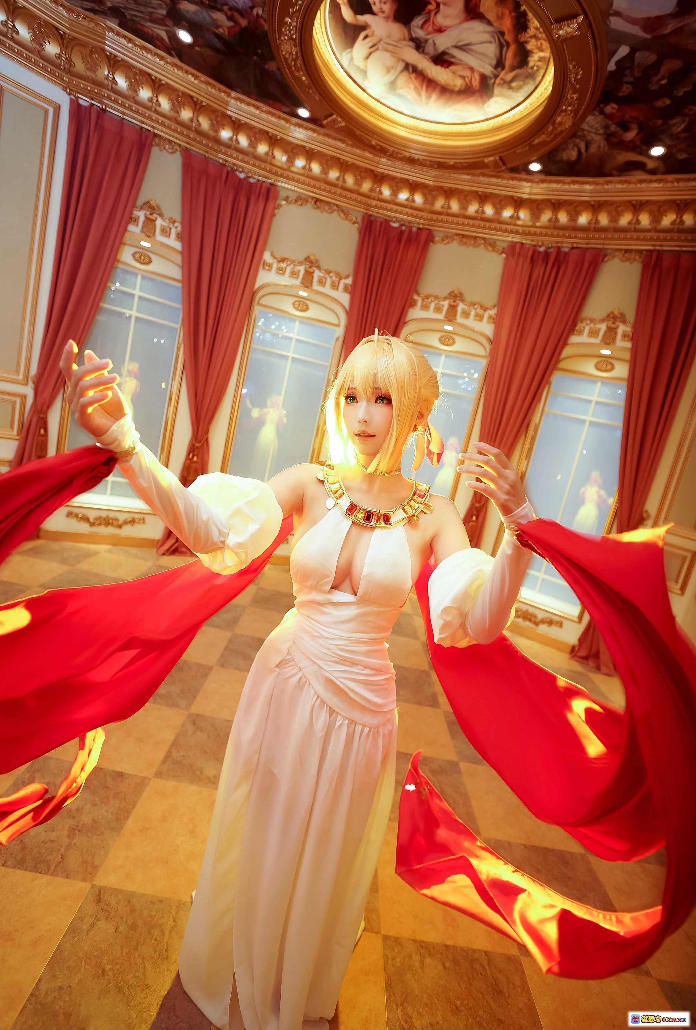 图片[9] - ElyEE子NO.066华丽cosplay：金发女神白裙红绸宫廷风写真，精致妆容+复古装饰+飘逸丝带视觉盛宴 - 就要吻