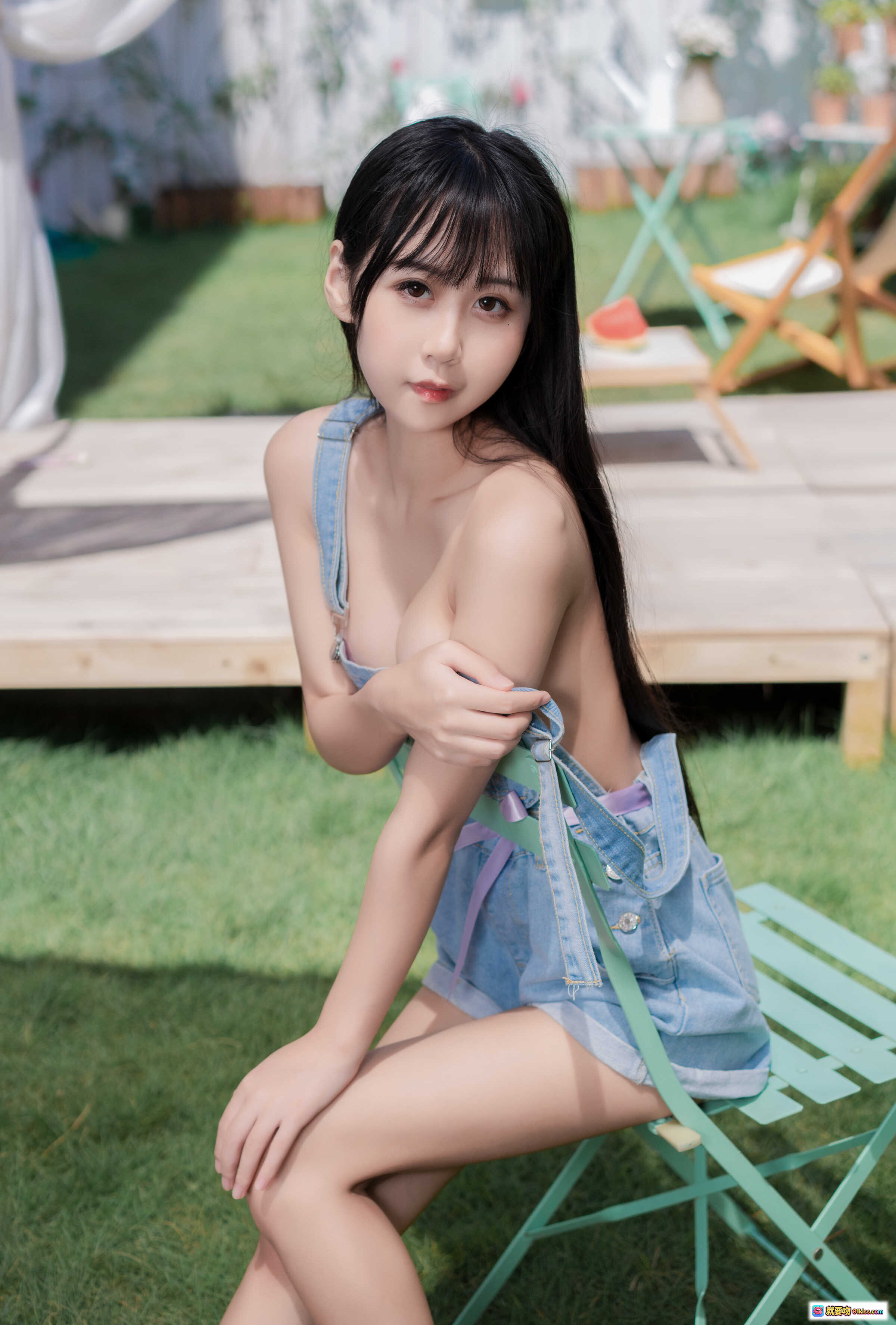 图片[1] - 萌芽儿o0 NO.017 西瓜与夏天 33P清新户外写真 牛仔背带裙少女风 绿草地庭院阳光美拍 - 就要吻
