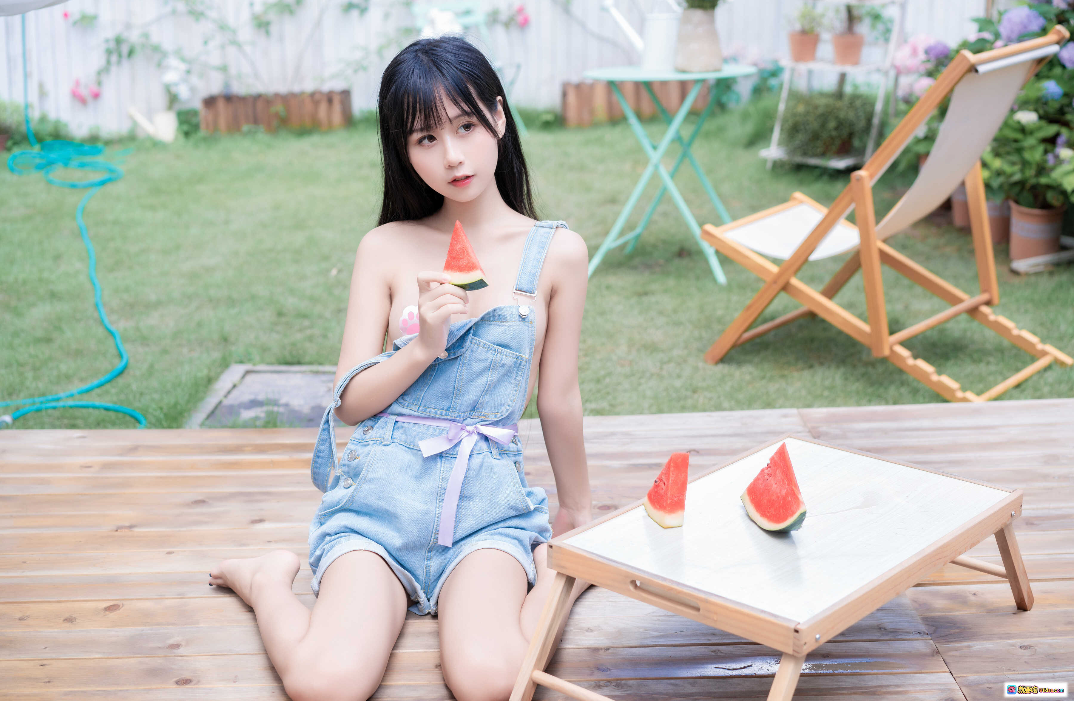 图片[6] - 萌芽儿o0 NO.017 西瓜与夏天 33P清新户外写真 牛仔背带裙少女风 绿草地庭院阳光美拍 - 就要吻