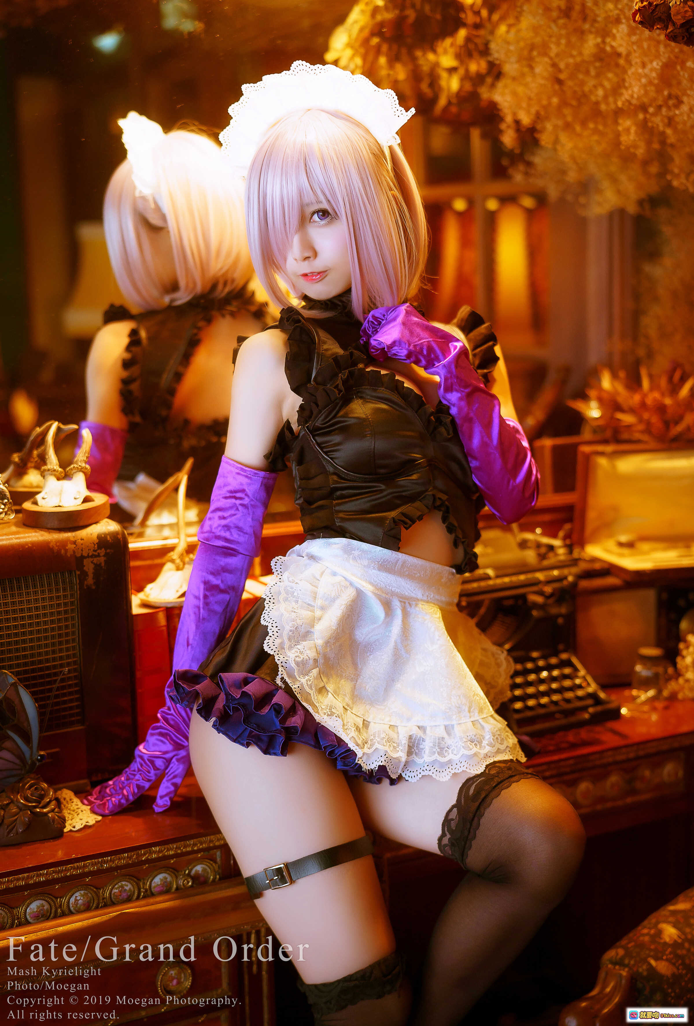 图片[8] - Fate/Grand Order Mash Kyrielight 万圣节紫毛cosplay 红椅南瓜灯场景 精致羽毛装饰 暗黑系少女写真 - 就要吻