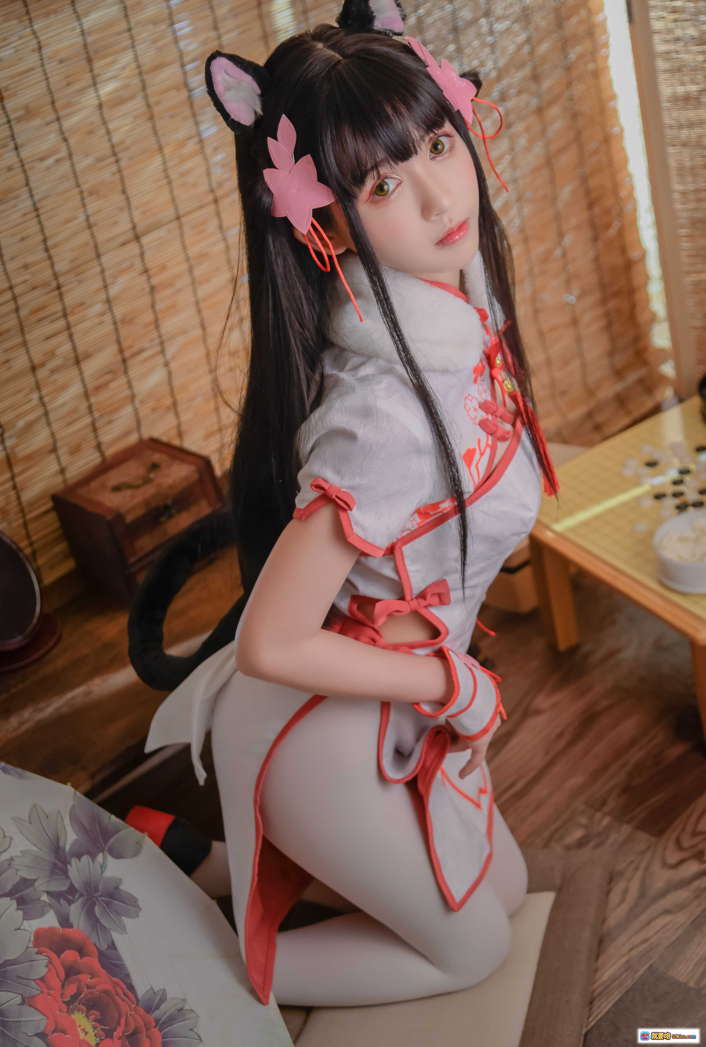 图片[7] - 鳗鱼霏儿NO.018碧蓝华裳夕暮cos写真 白色旗袍猫耳少女 和风房间花伞美腿16P高清图集 - 就要吻