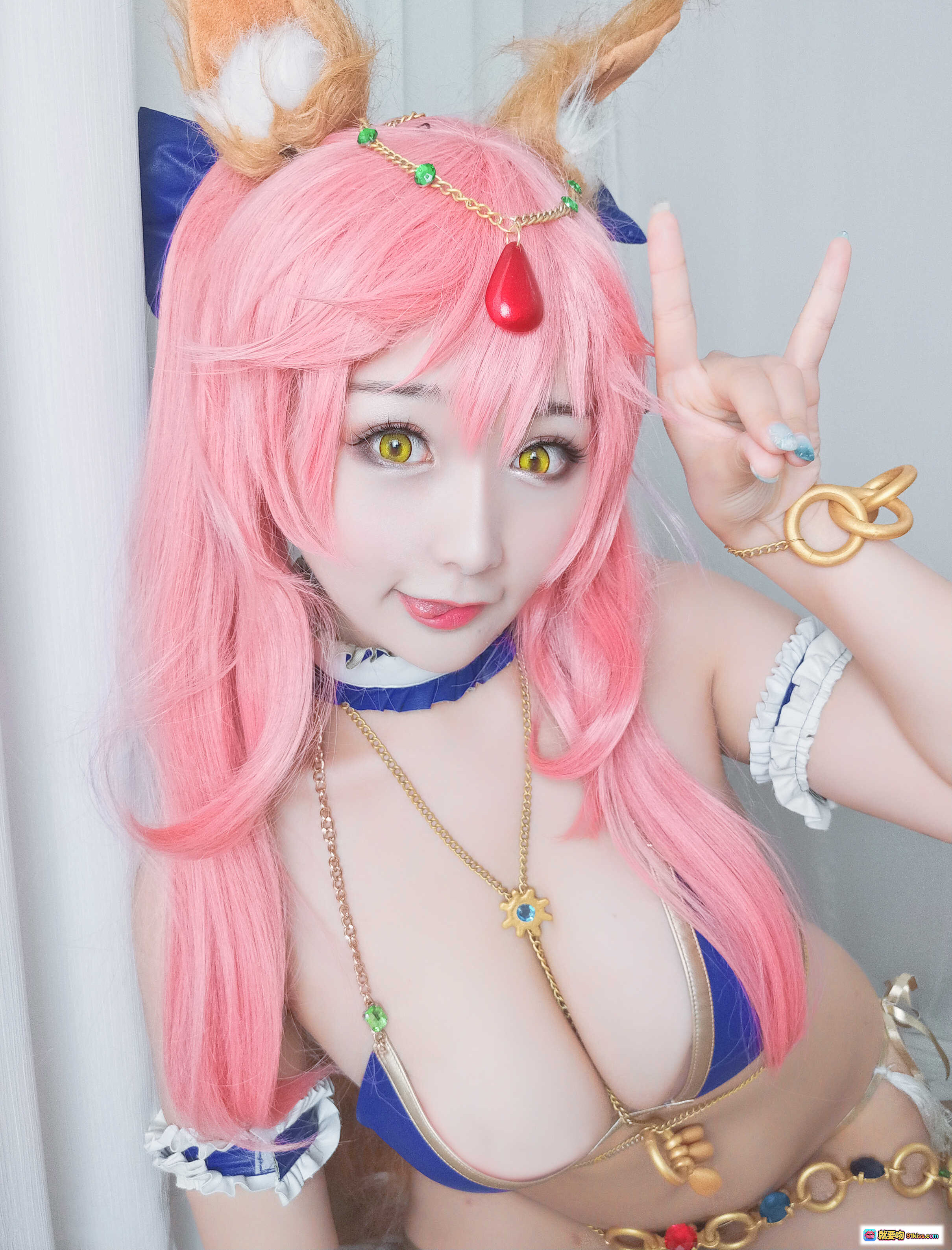 图片[2] - 三刀刀miido玉藻前舞娘cos自拍写真 粉发狐耳蓝比基尼金链装饰性感摆拍 14P高清图集 - 就要吻