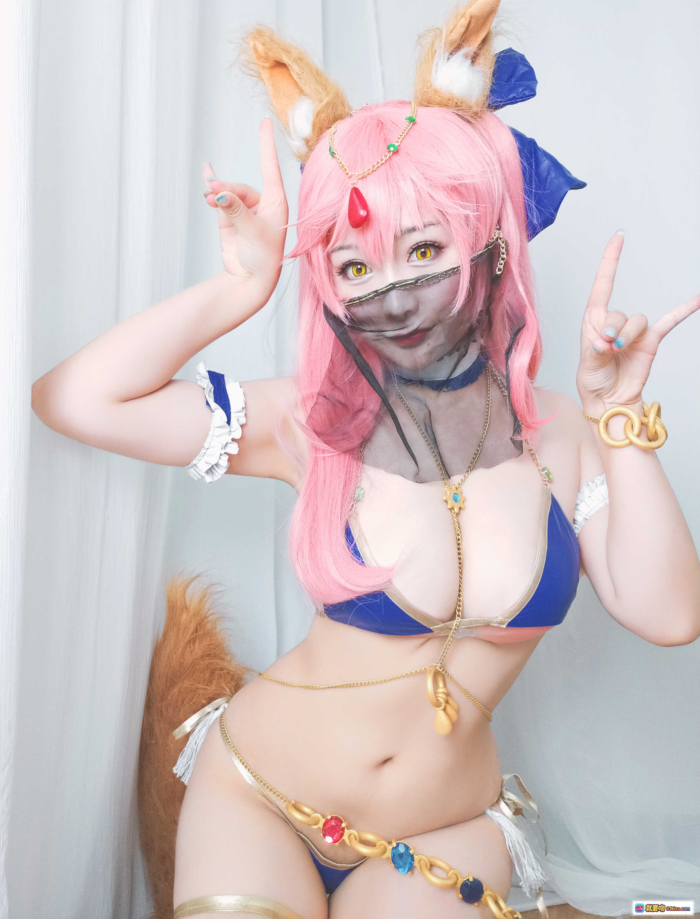 图片[8] - 三刀刀miido玉藻前舞娘cos自拍写真 粉发狐耳蓝比基尼金链装饰性感摆拍 14P高清图集 - 就要吻