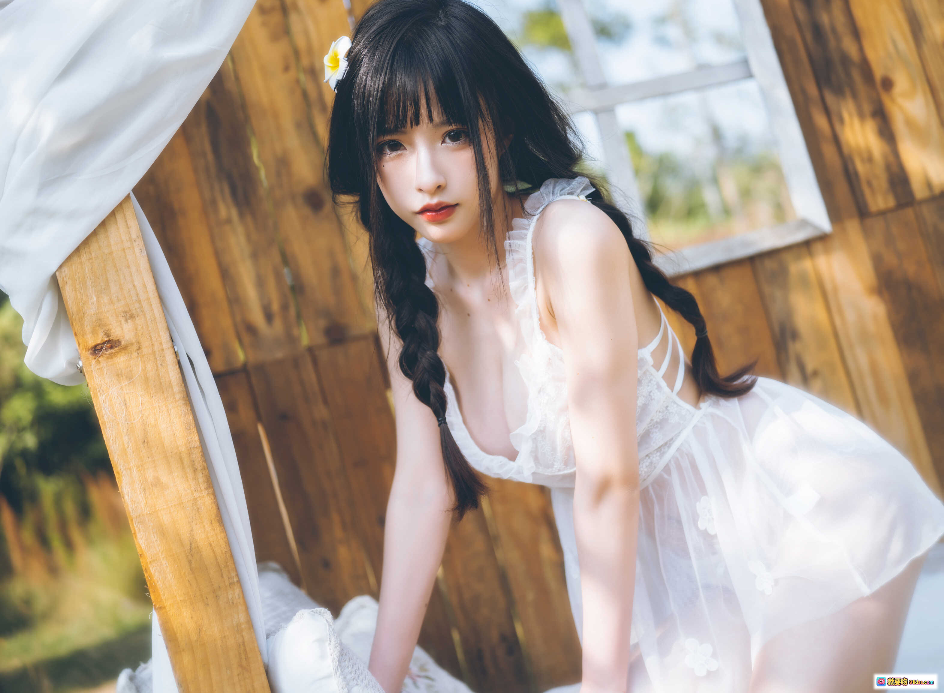 图片[1] - 清水由乃NO.020 田园风蕾丝裙写真 65P高清美图 白色透视吊带裙 双麻花辫少女 日系清新风格 木屋背景自然光拍摄 - 就要吻