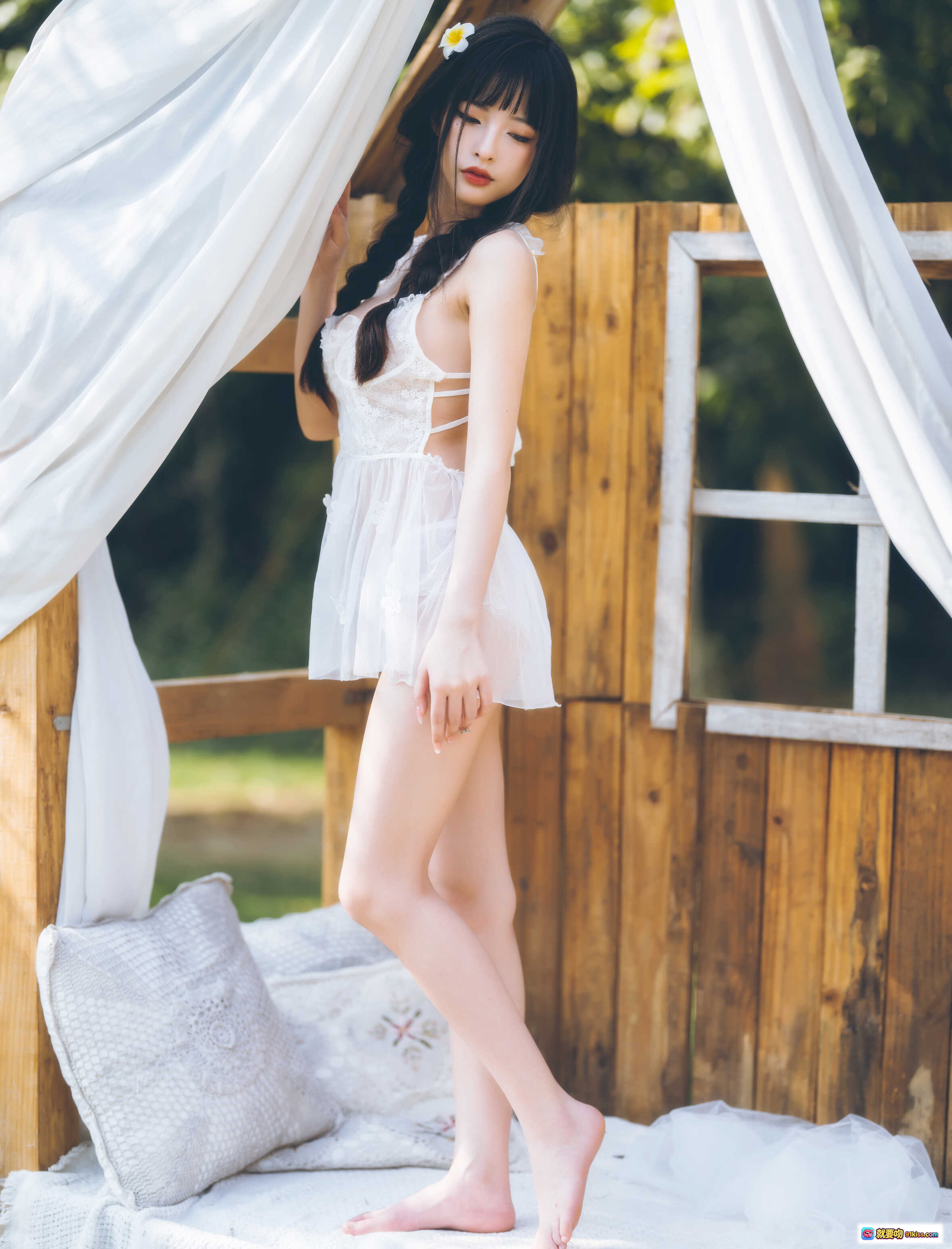 图片[4] - 清水由乃NO.020 田园风蕾丝裙写真 65P高清美图 白色透视吊带裙 双麻花辫少女 日系清新风格 木屋背景自然光拍摄 - 就要吻