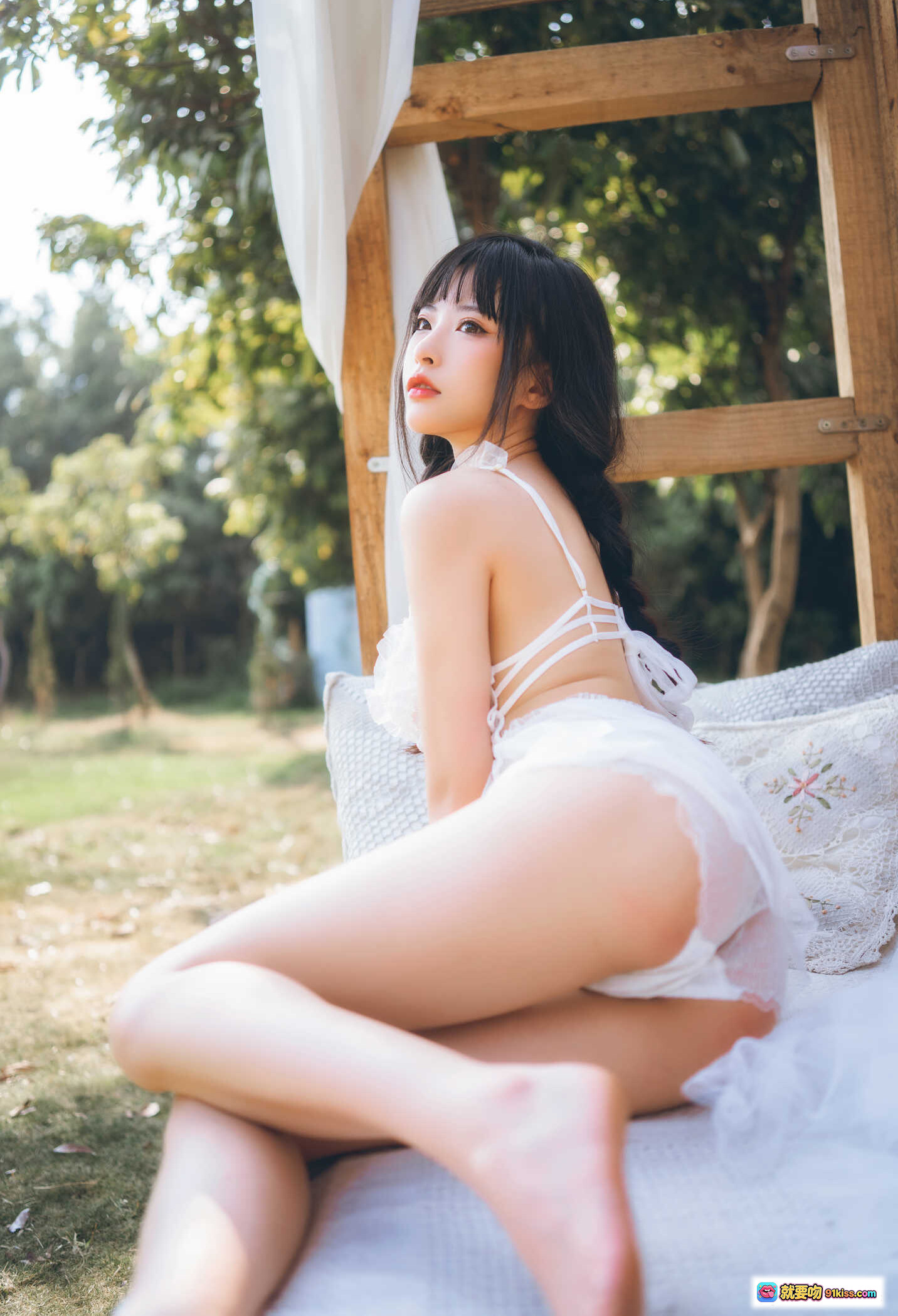 图片[8] - 清水由乃NO.020 田园风蕾丝裙写真 65P高清美图 白色透视吊带裙 双麻花辫少女 日系清新风格 木屋背景自然光拍摄 - 就要吻