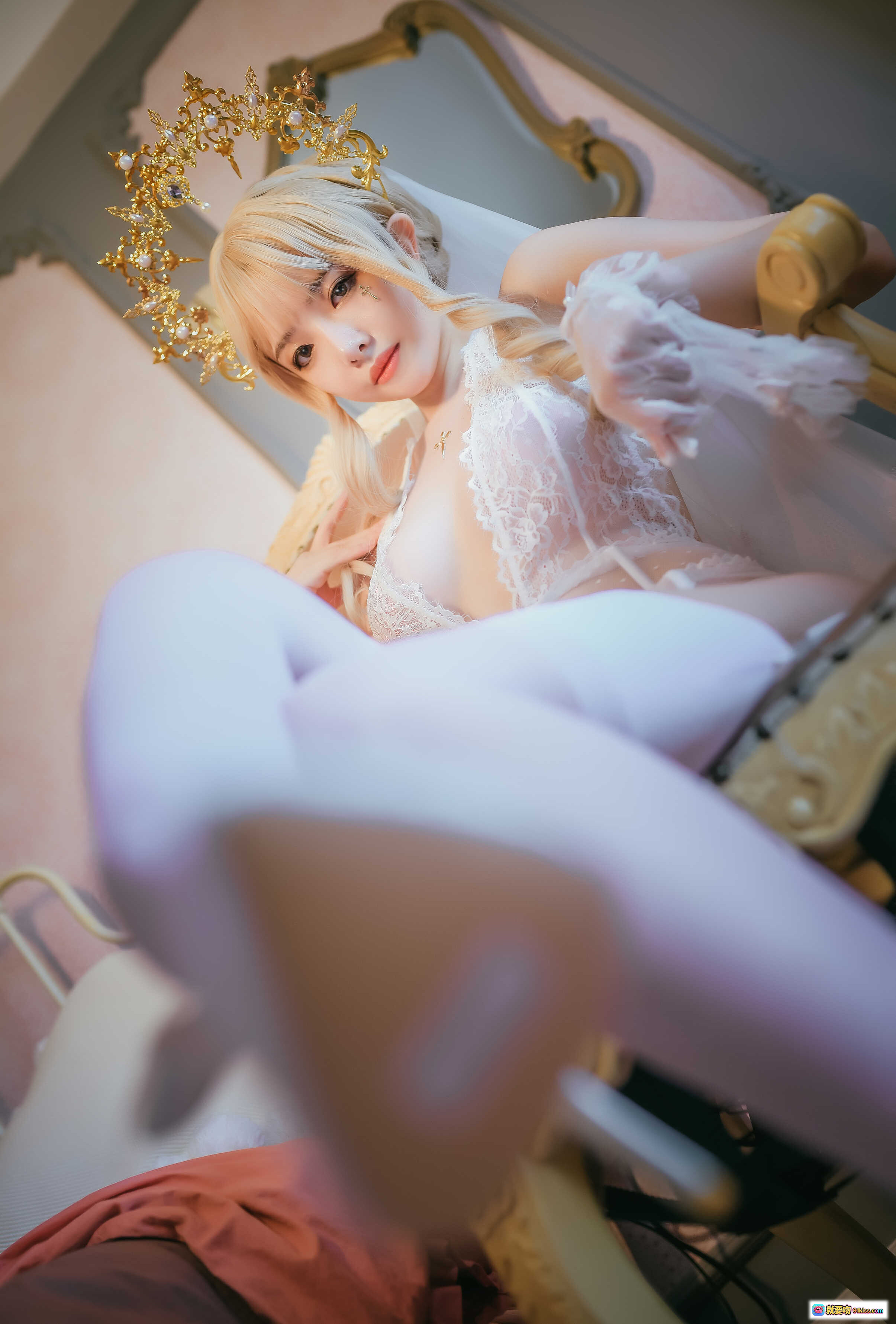 图片[2] - 雯妹不讲道理NO.046圣母写真｜蕾丝透视内衣+金色皇冠+白色头纱+粉色丝袜+宫廷椅摆拍｜38P高清图集 - 就要吻
