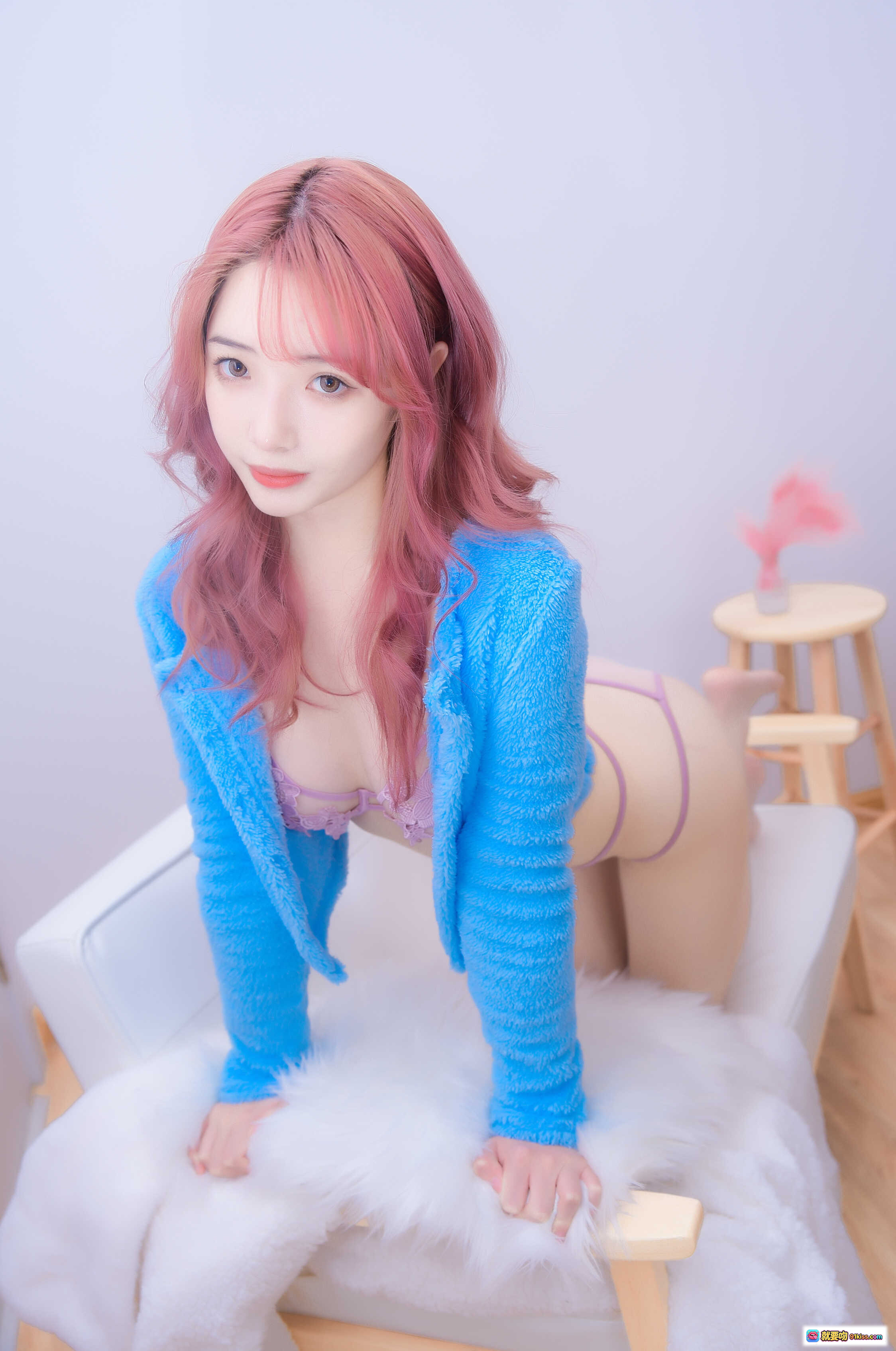 图片[4] - 雯妹不讲道理NO.034蓝粉发少女写真｜蕾丝内衣+毛绒开衫居家风｜22P高清图集 - 就要吻