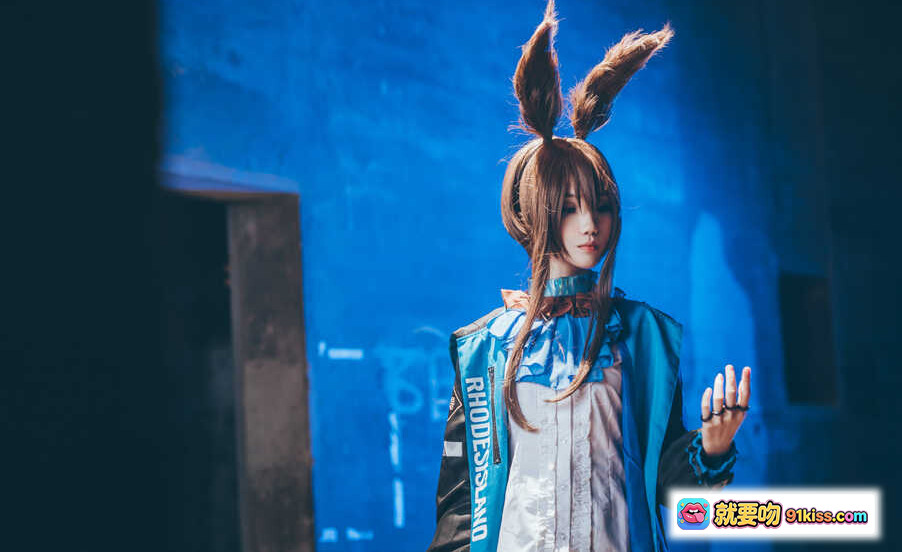 图片[5] - 妖君白研COS明日方舟阿米娅 兽耳美少女 Cosplay写真 蓝光剑影 暗黑场景 高还原度角色扮演 - 就要吻