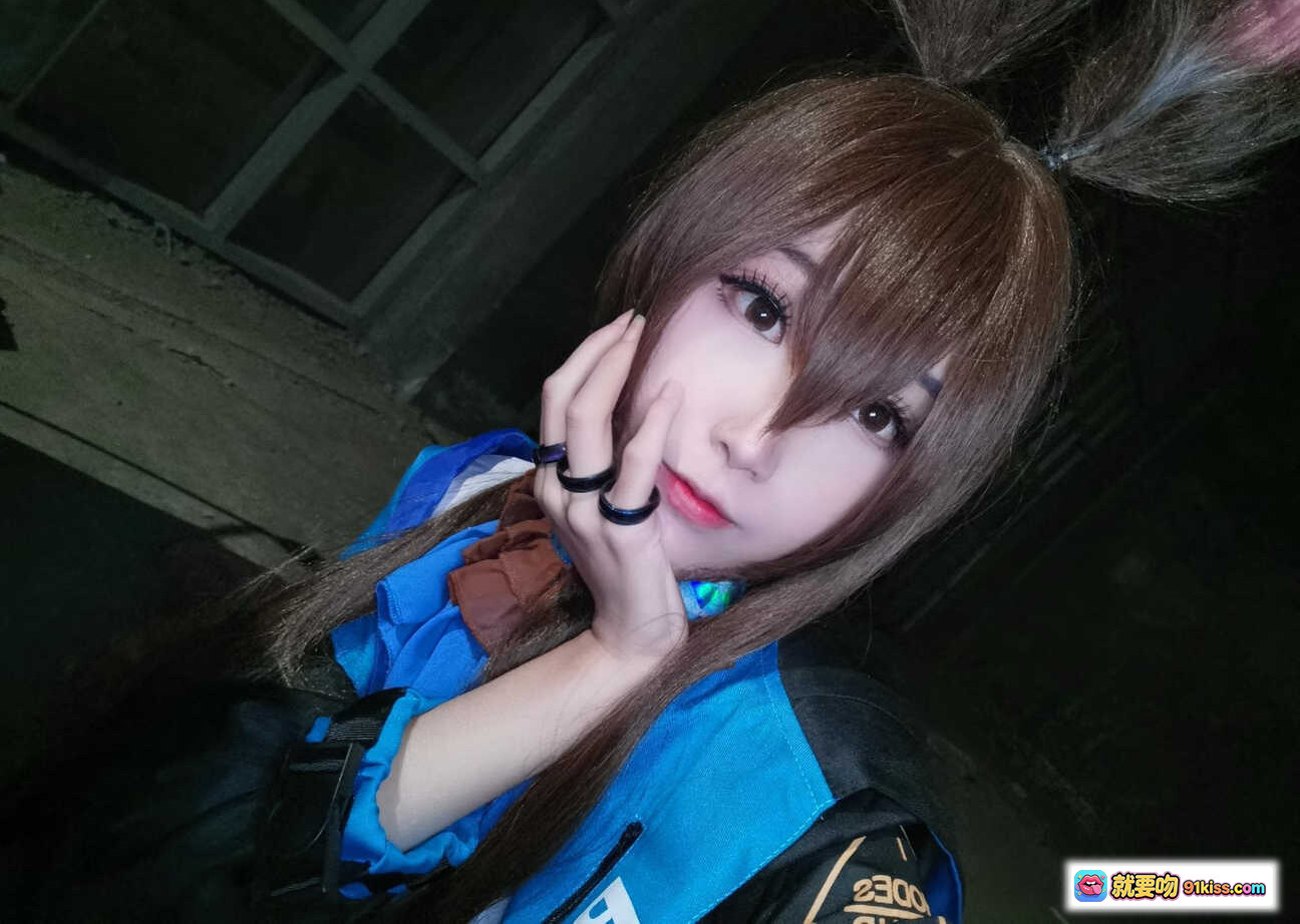 图片[6] - 妖君白研COS明日方舟阿米娅 兽耳美少女 Cosplay写真 蓝光剑影 暗黑场景 高还原度角色扮演 - 就要吻