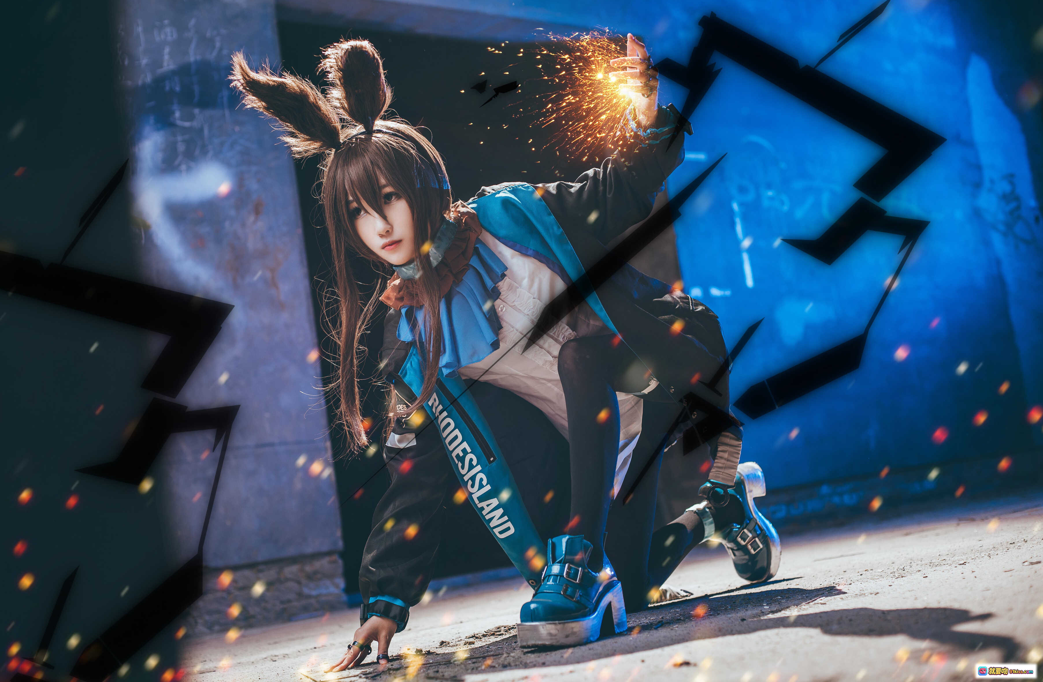 图片[9] - 妖君白研COS明日方舟阿米娅 兽耳美少女 Cosplay写真 蓝光剑影 暗黑场景 高还原度角色扮演 - 就要吻