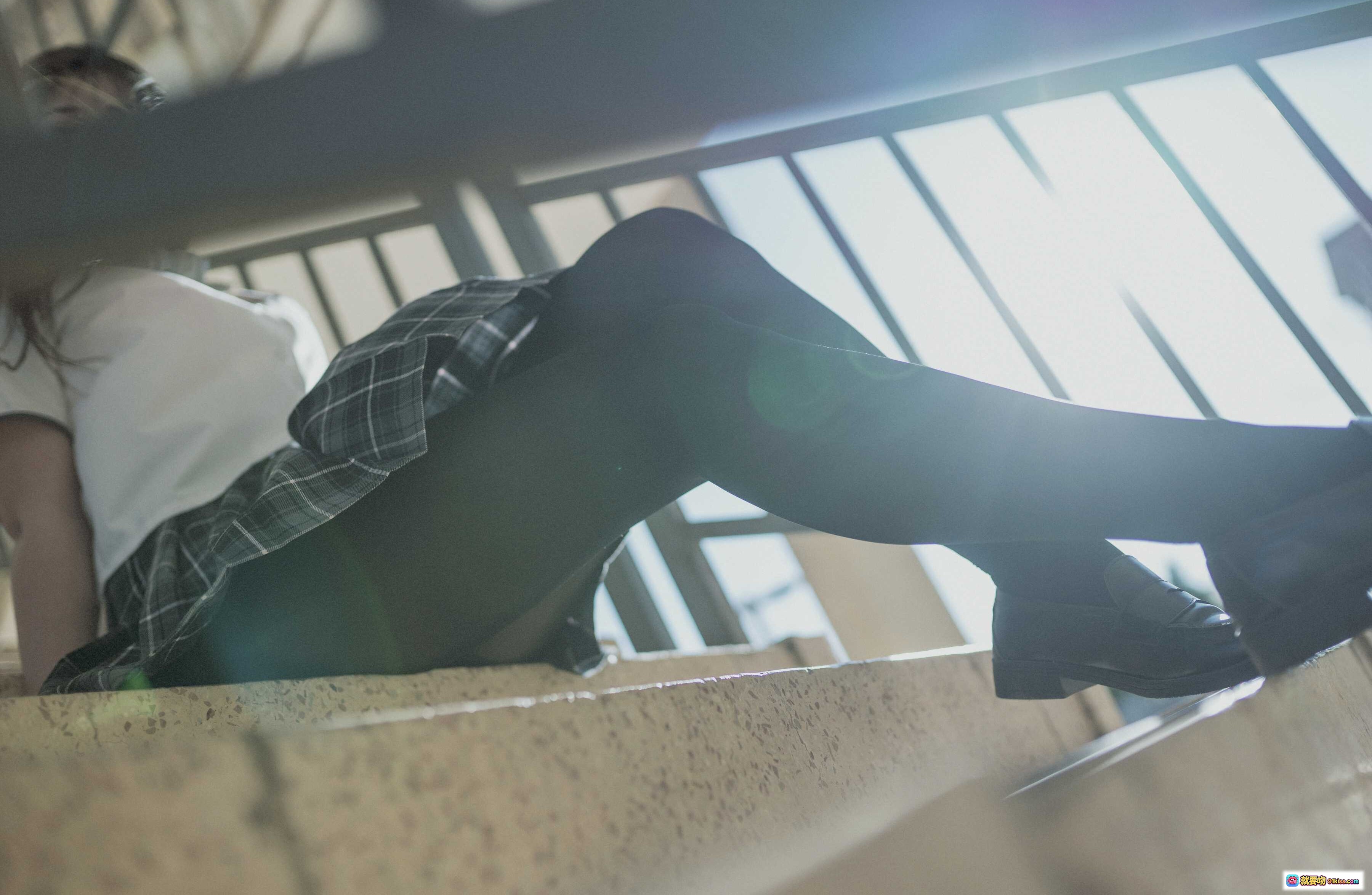图片[2] - 汐 NO.002 楼梯JK写真 30P高清美图 黑丝格裙校园风 低角度楼梯拍摄 140MB下载 - 就要吻